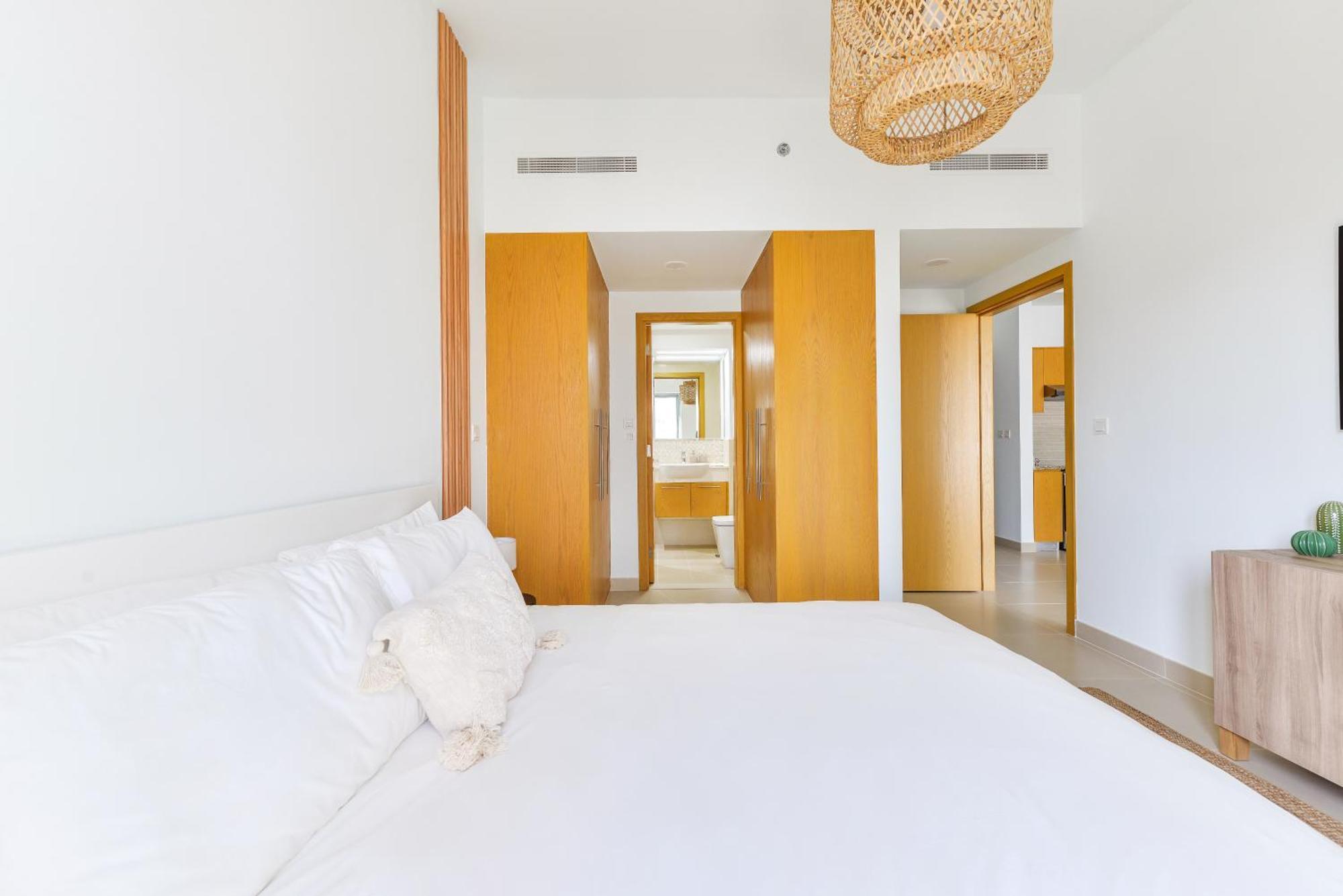 Skyline Downtown 1br At Bellevue Walk To Burj *
