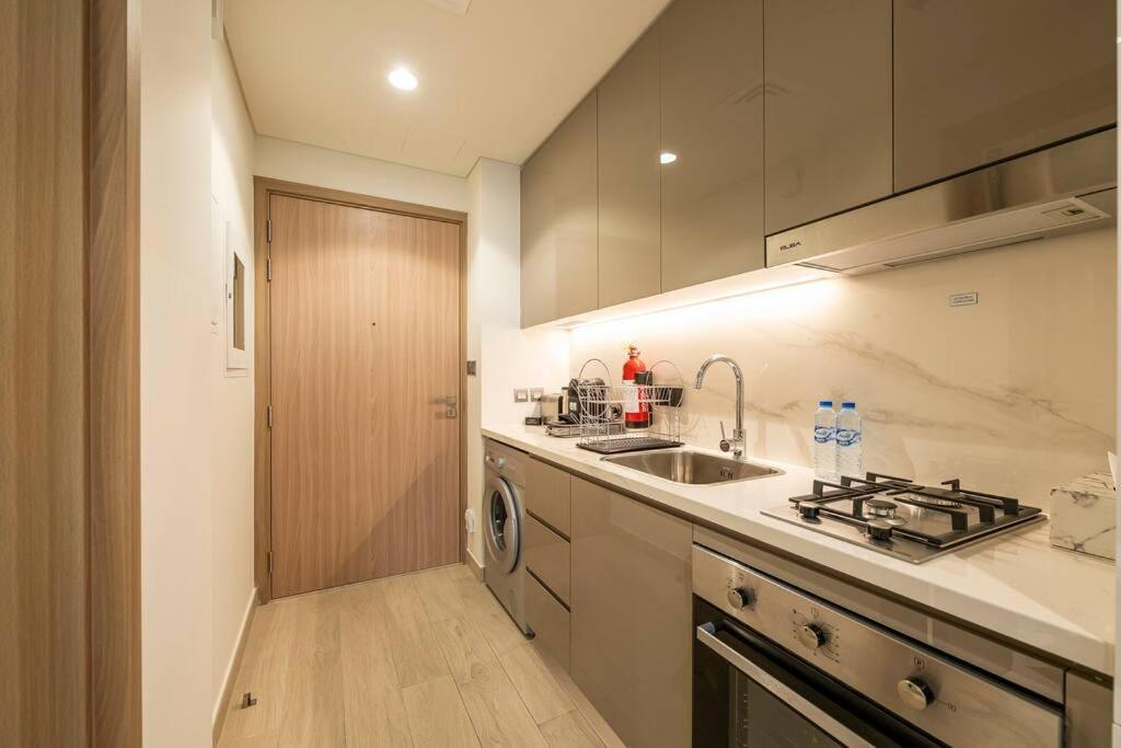 Apartment Cozy Studio By Skylight Azizi Riviera 41 *