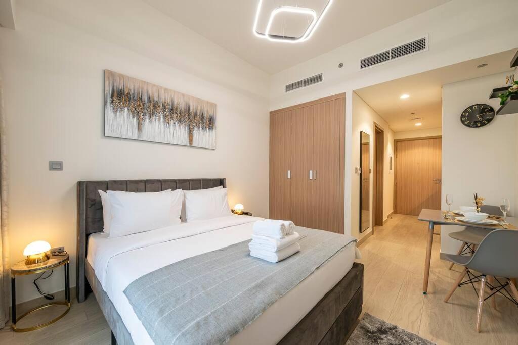 Cozy Studio By Skylight Azizi Riviera 41 Apartment