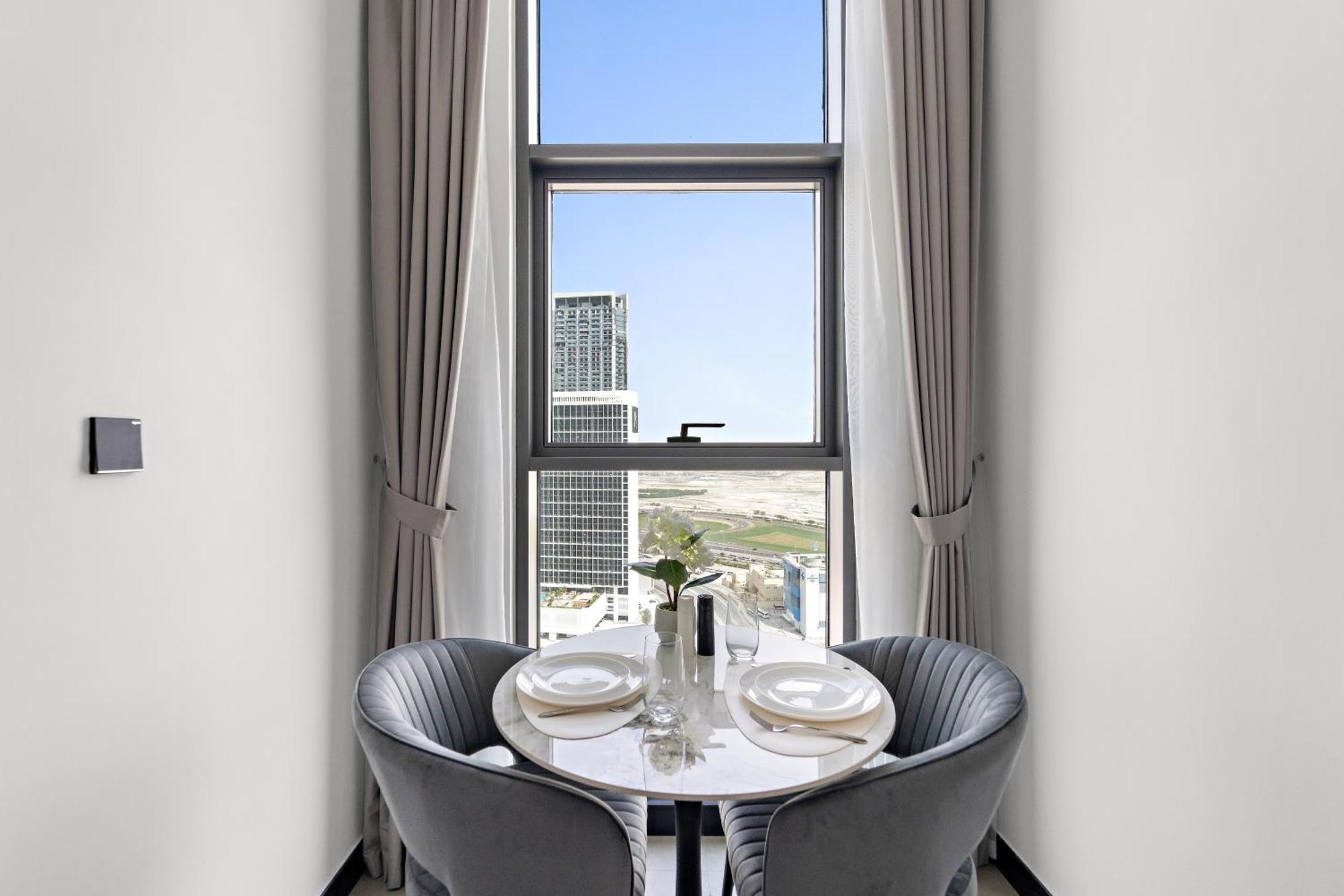 Apartment Lux 15 Northside With A Pool, Gym & Canal Views Dubai