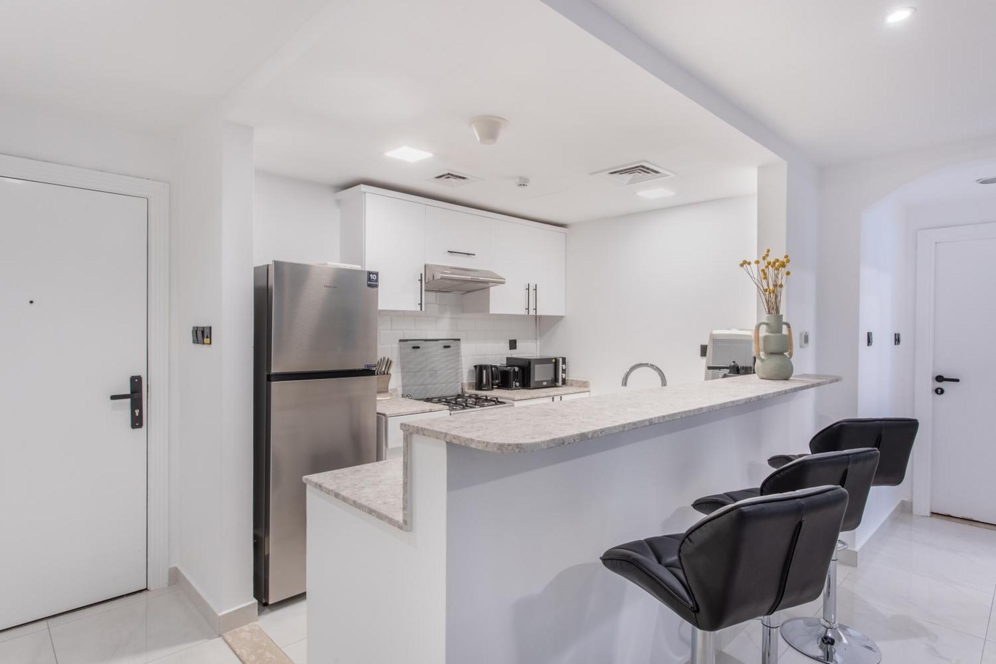 Apartment Luxury 1br Apt, Ultimate Comfort & Great Location *