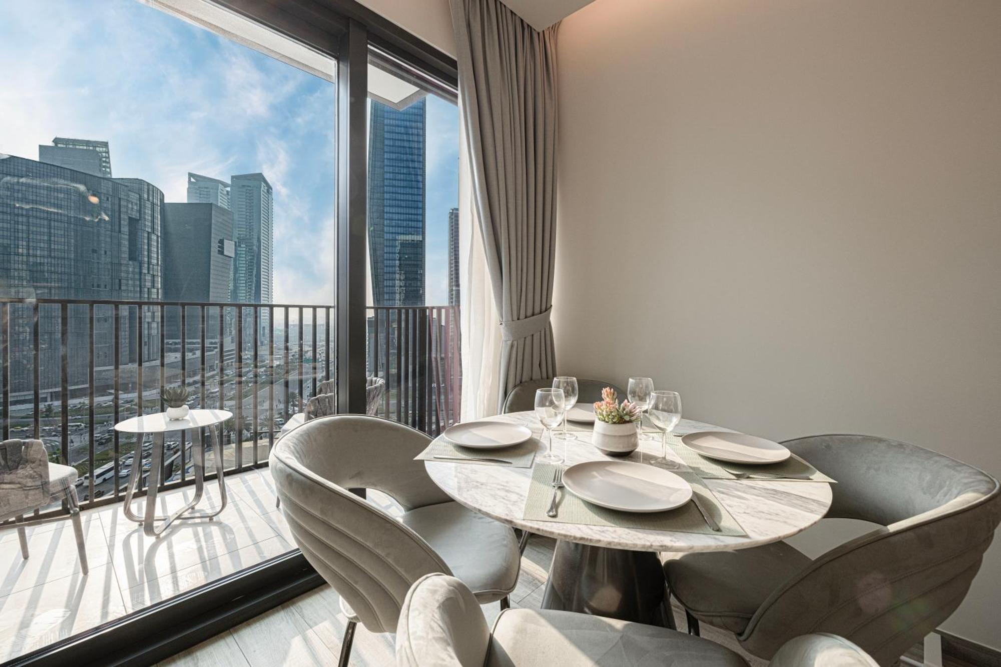 Elegant City-view 5 Min To Burj Khalifa Apartment Dubai