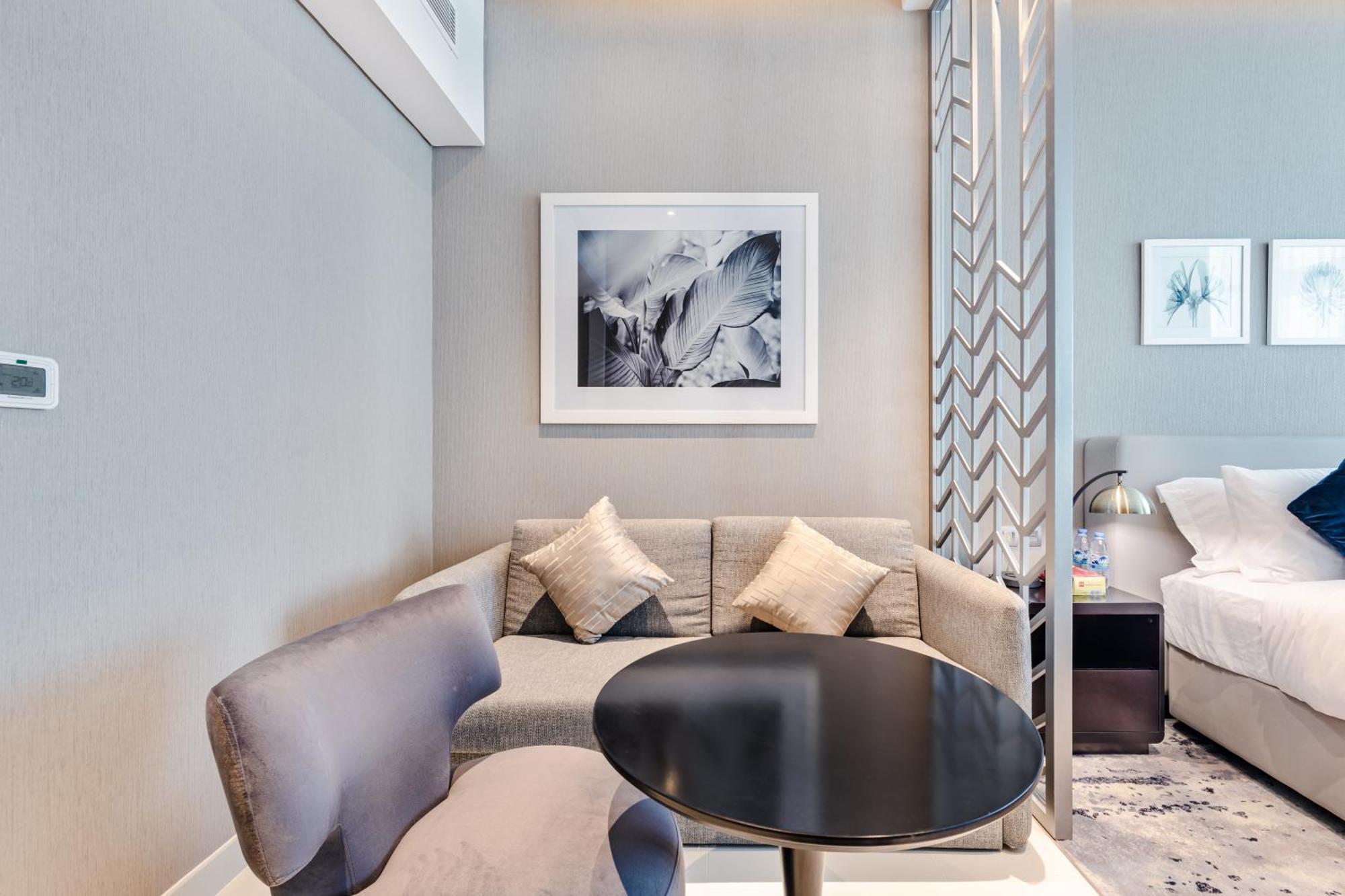 A Living-modern With Balcony & Canal View At Prive 2507b ,business Bay
