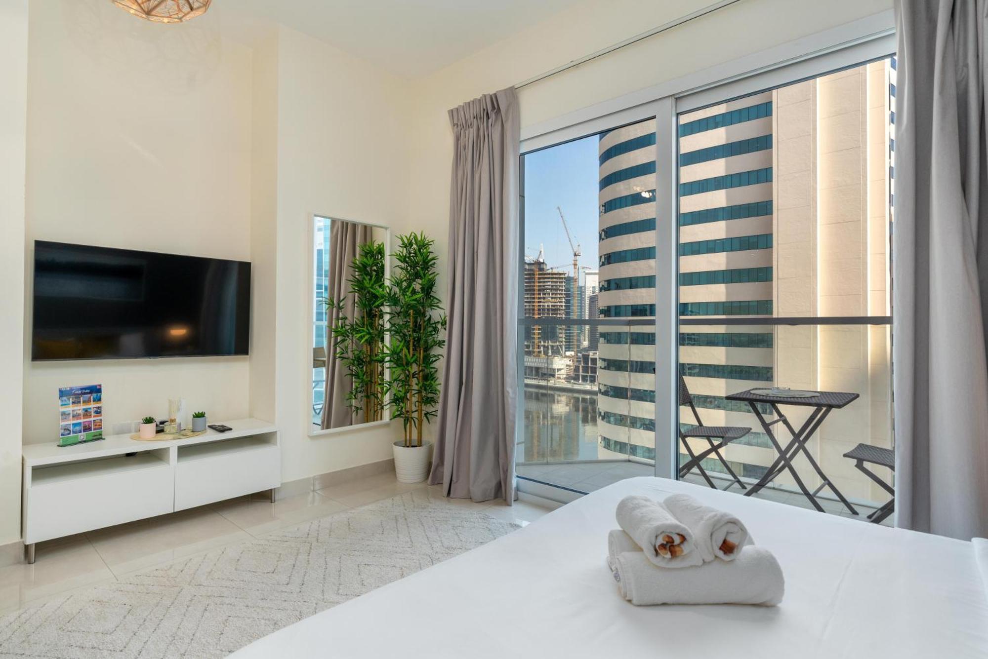 Cozy Spacious Ag Tower Studio With Balcony - Business Bay *