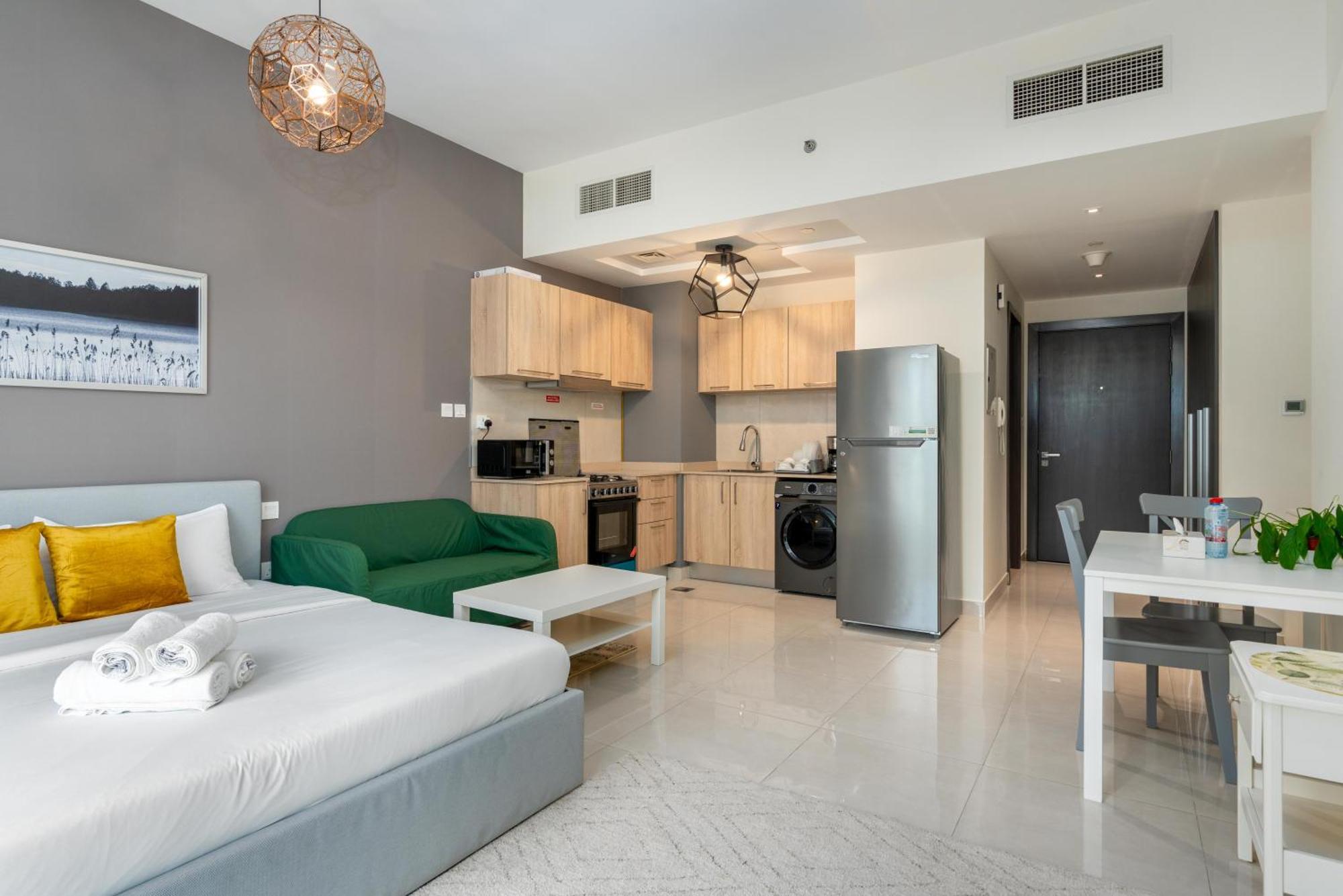 Apartment Cozy Spacious Ag Tower Studio With Balcony - Business Bay Dubai