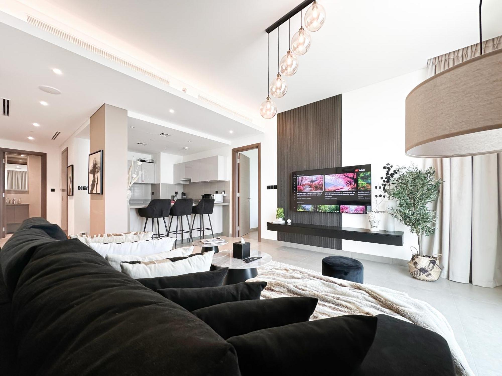 Trophy - Waves Grande Prime Exquisite Apartment Dubai