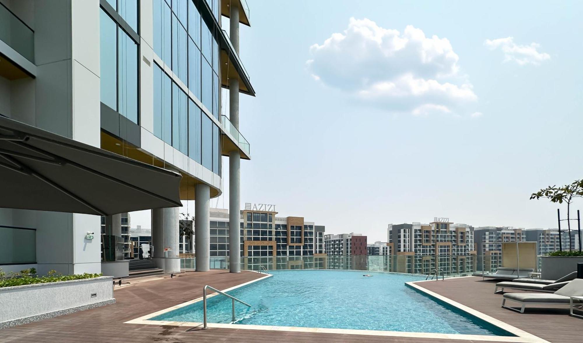 Trophy - Waves Grande Prime Exquisite Dubai