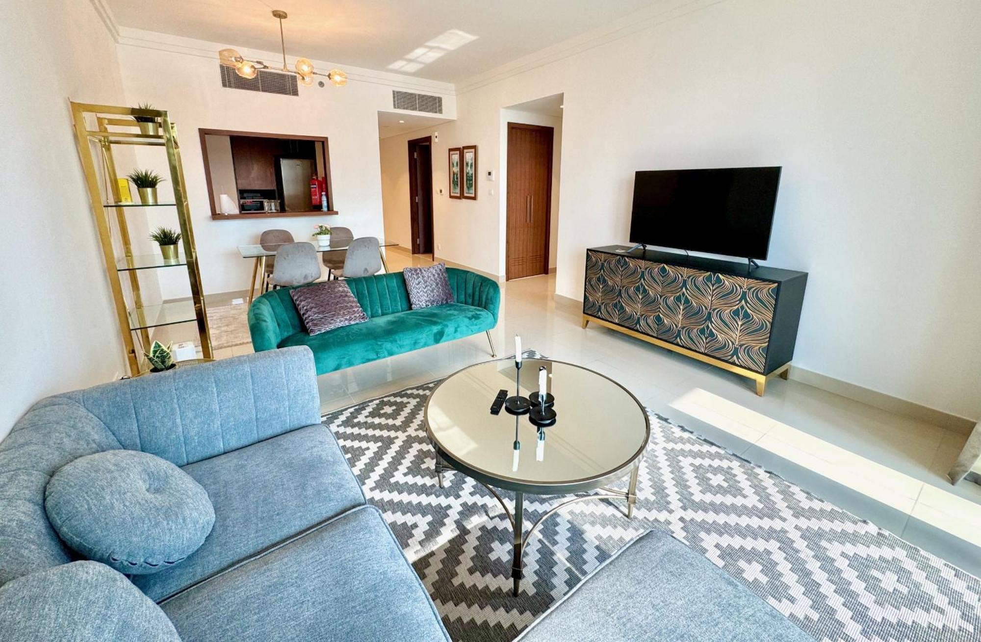 Next To Burj Khalifa Mall 1 Bedroom Luxe Apartment Dubai