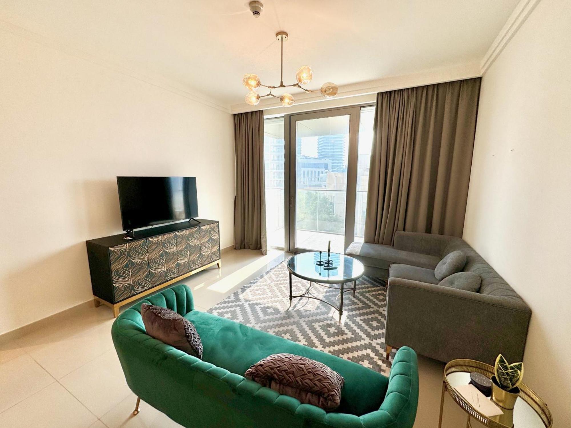 Next To Burj Khalifa Mall 1 Bedroom Luxe Apartment Dubai
