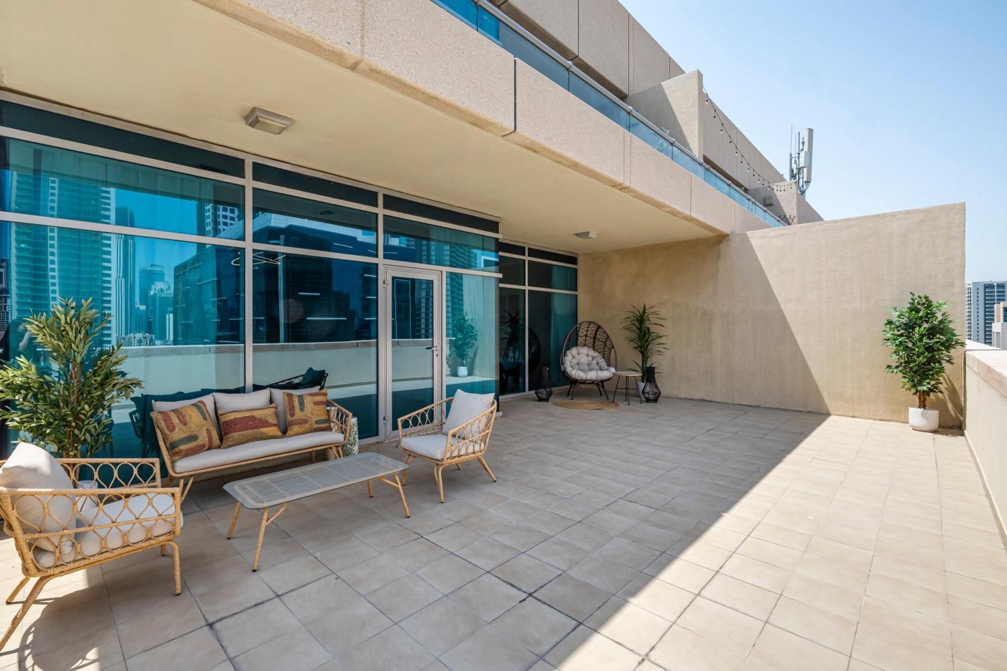 Apartment 1br With Burj Khalifa View Bay Square Business Bay