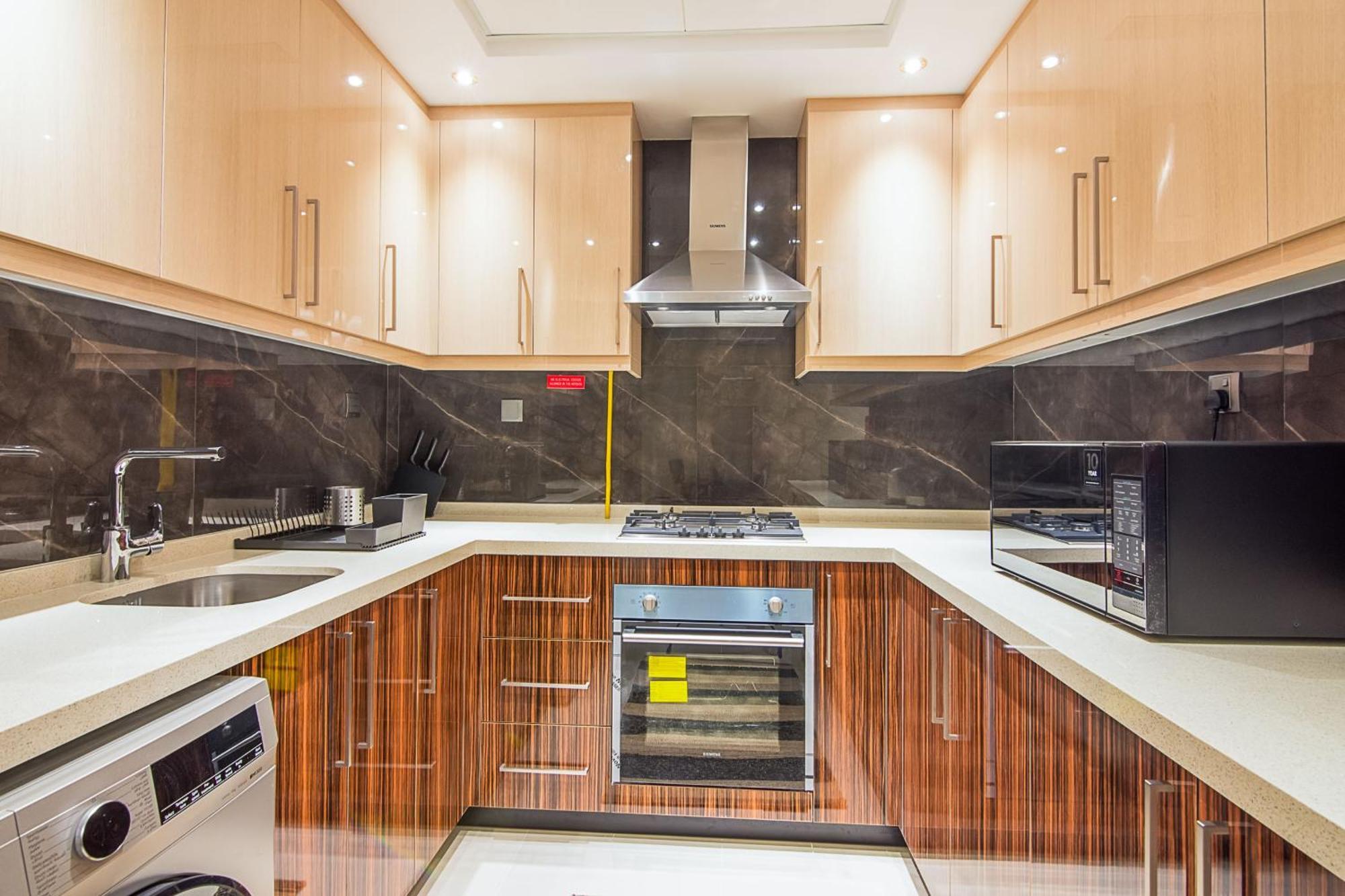 Elite 1 Bedroom Downtown Apartment *