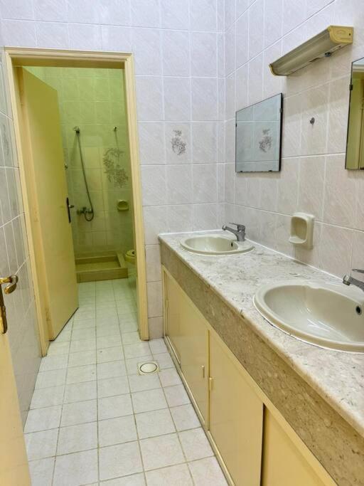 Master Near Metro * Dubai