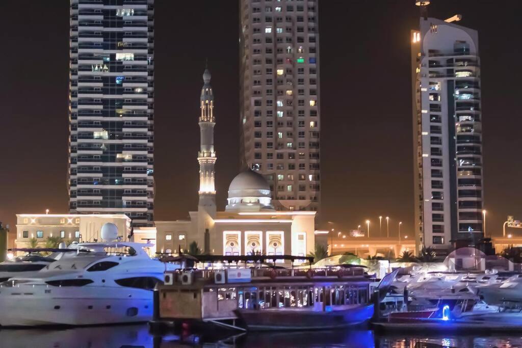 Gorgeous 2 Bedroom With Spectacular Sea View *