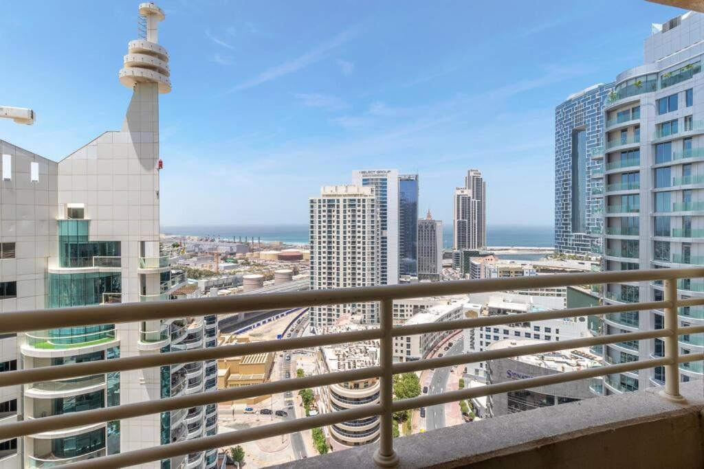 Gorgeous 2 Bedroom With Spectacular Sea View * Dubai