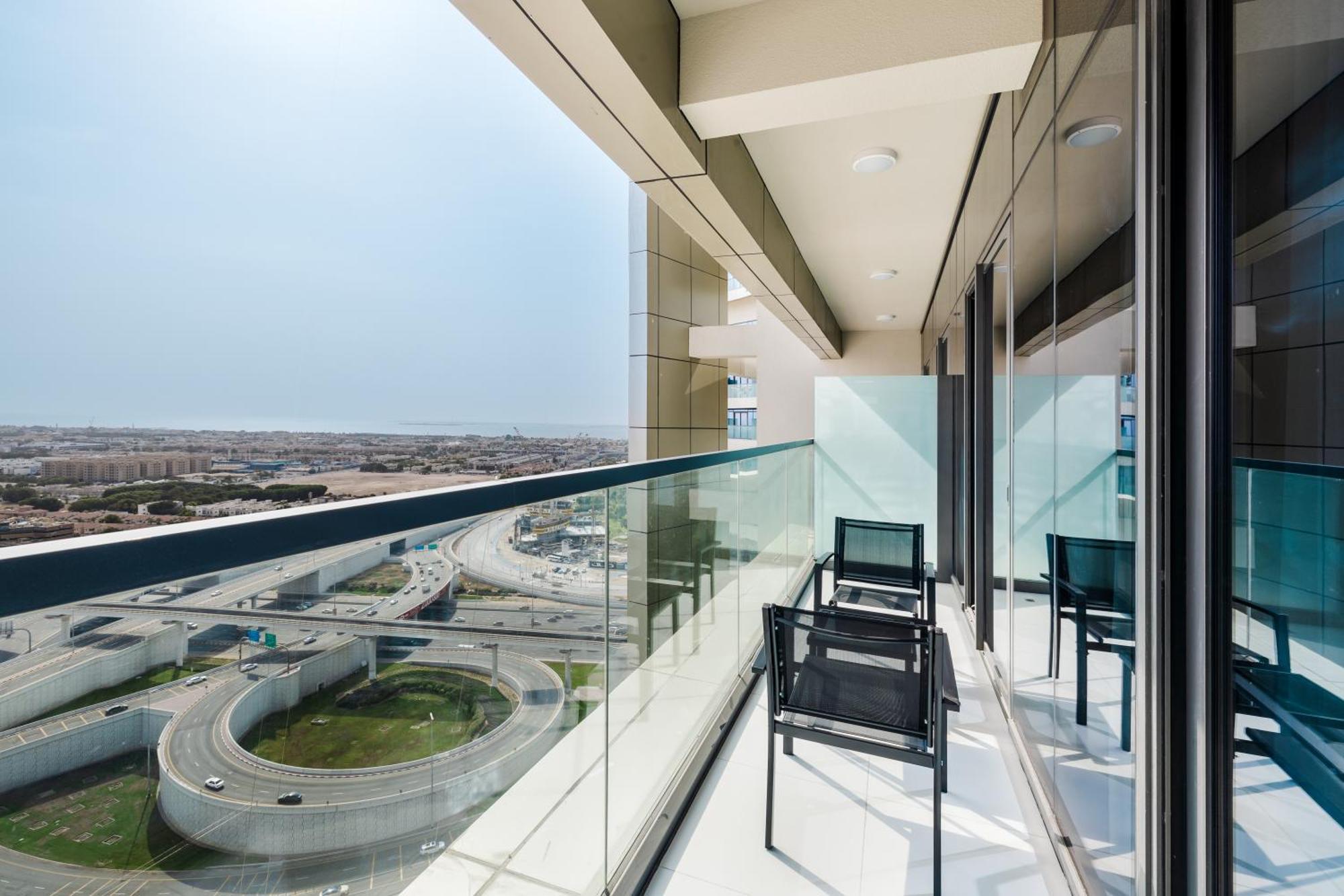 Aliving Charming 1br At Aykon Tower Business Bay *