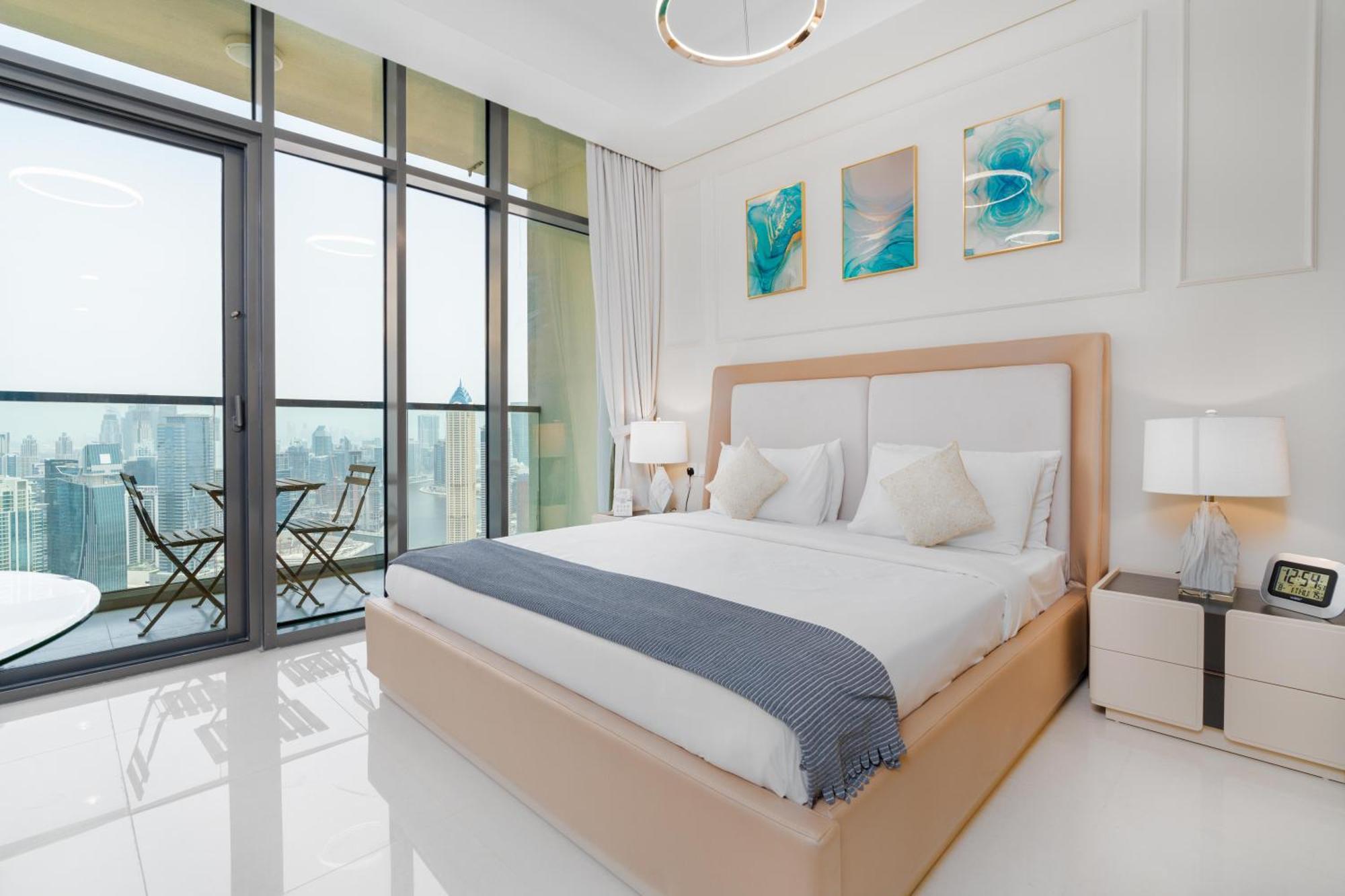Lux Aykon Tower I Skyline Canal Views Apartment