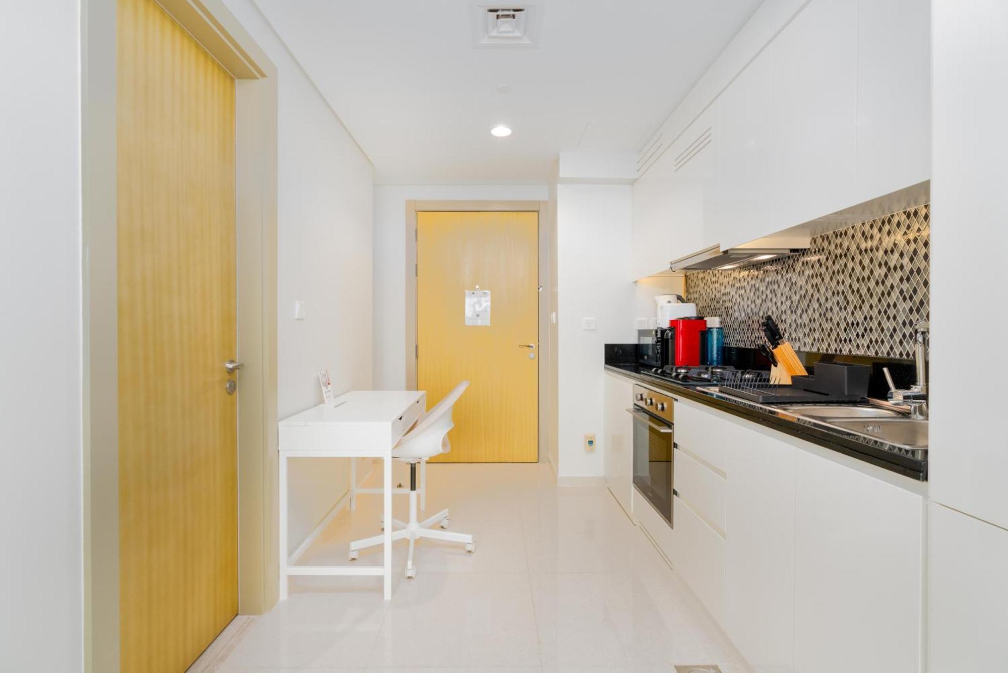 Lux Aykon Tower I Skyline Canal Views Apartment