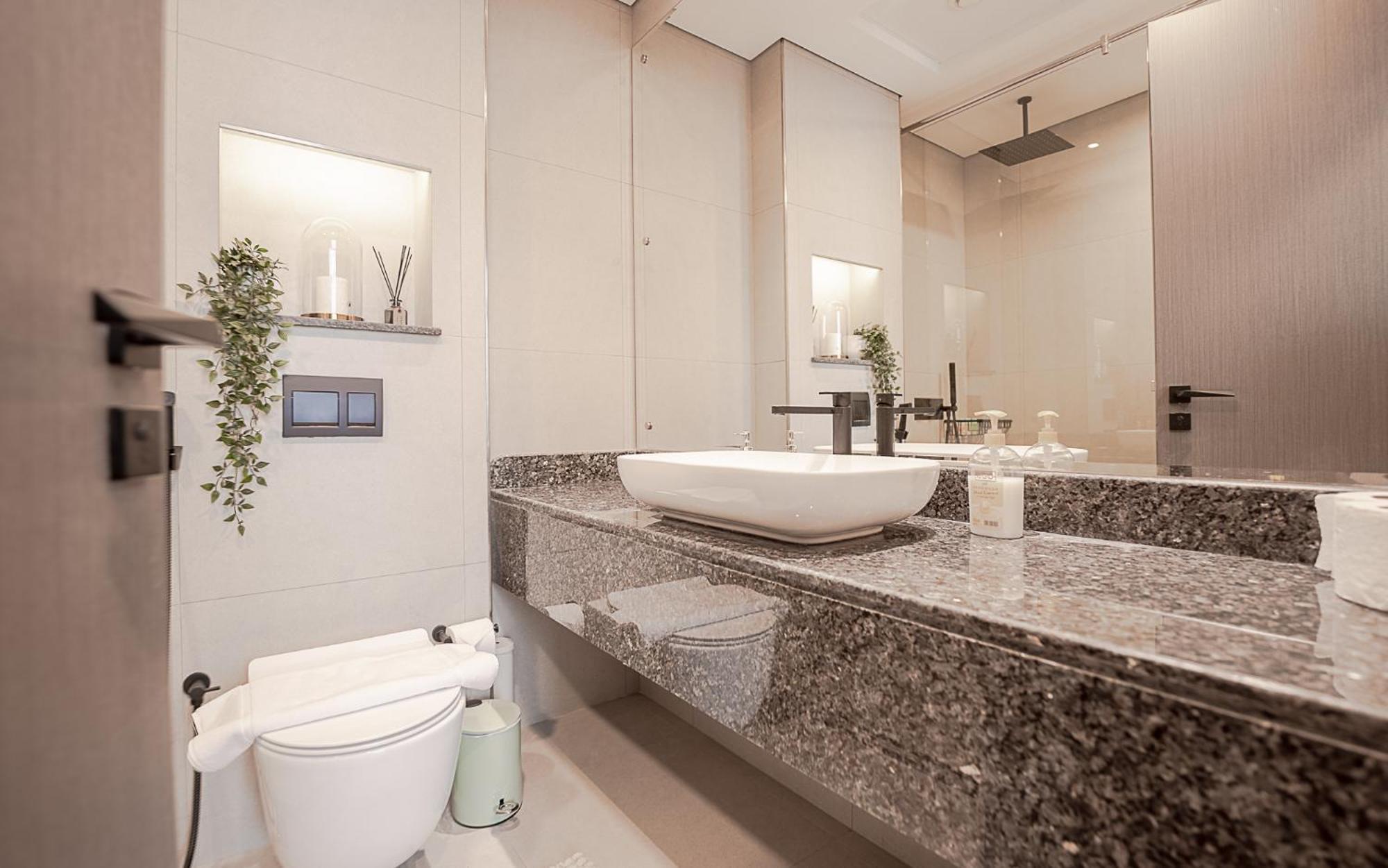 Modern Jvc 1br With Spacious Terrace Apartment *