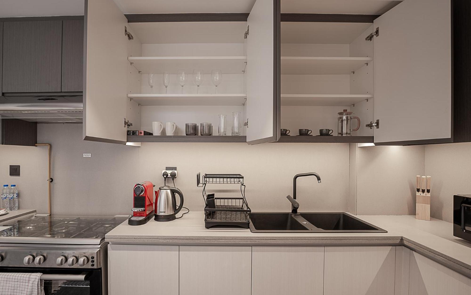Modern Jvc 1br With Spacious Terrace Apartment