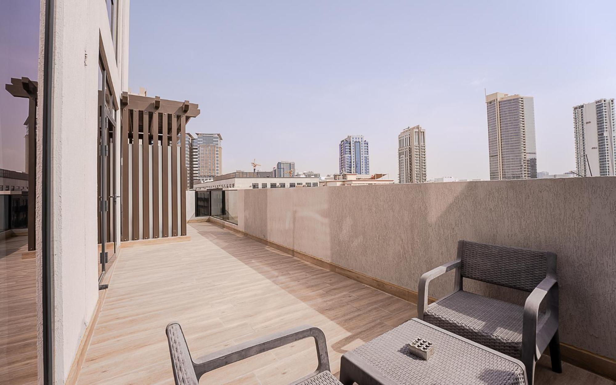 Modern Jvc 1br With Spacious Terrace Apartment *