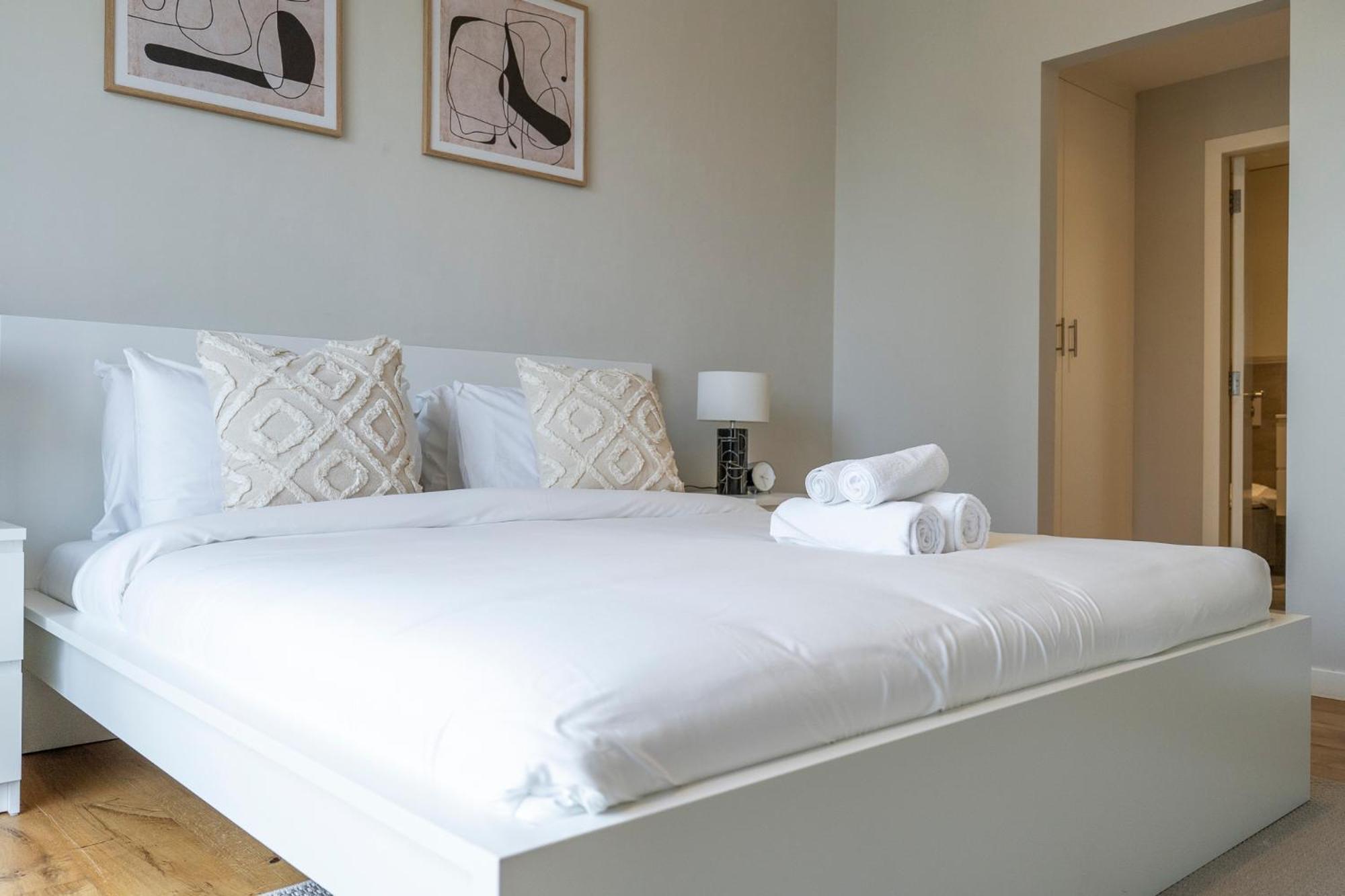 Apartment Cool 2 Bedroom Flat With Stunning Marina Views