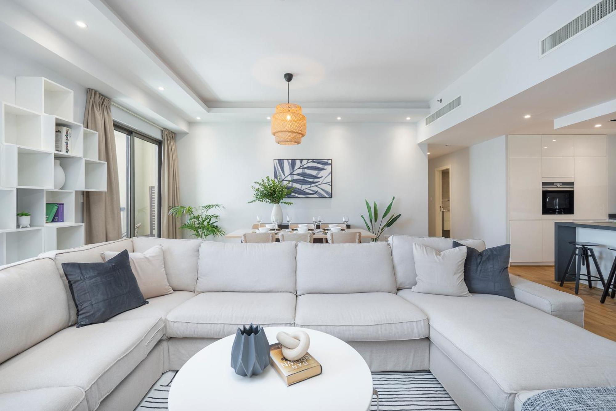 Cool 2 Bedroom Flat With Stunning Marina Views Apartment