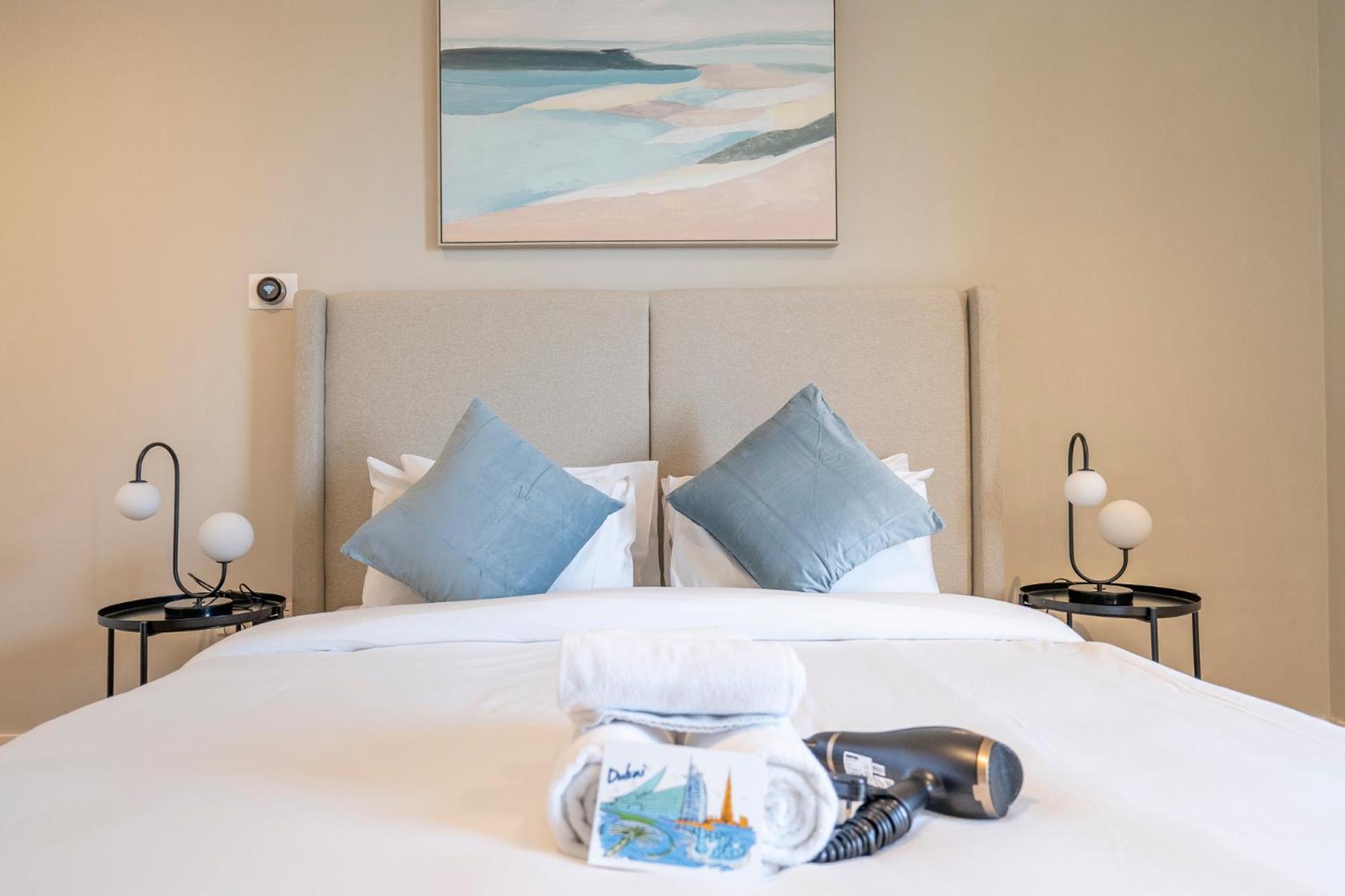 Cool 2 Bedroom Flat With Stunning Marina Views *