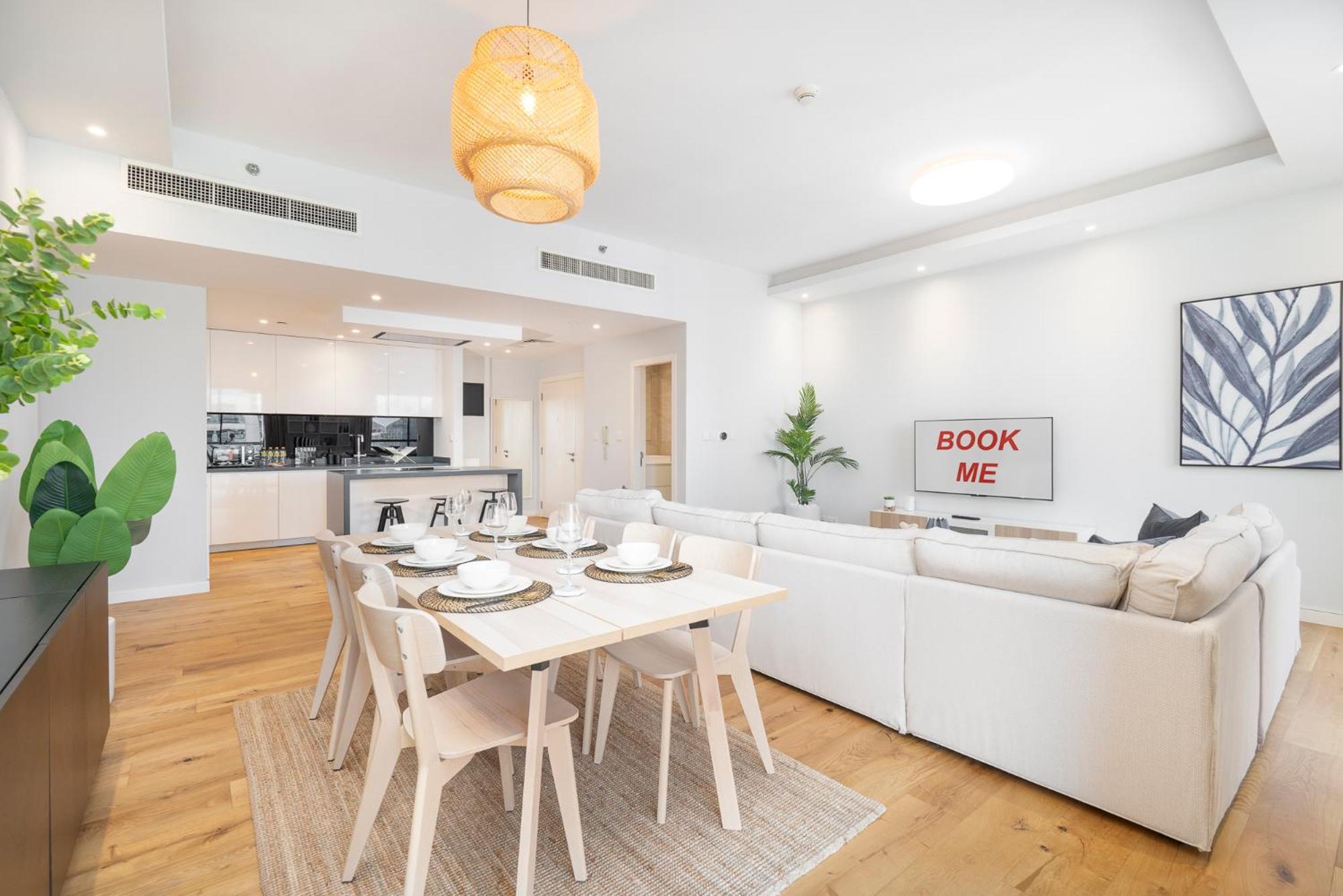 Cool 2 Bedroom Flat With Stunning Marina Views