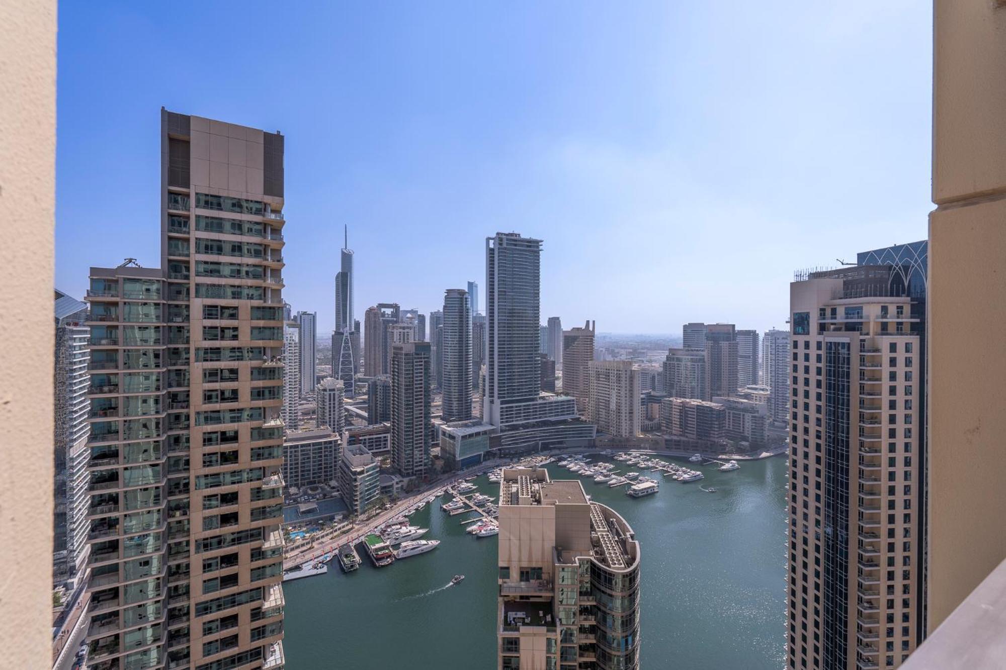 Cool 2 Bedroom Flat With Stunning Marina Views Apartment