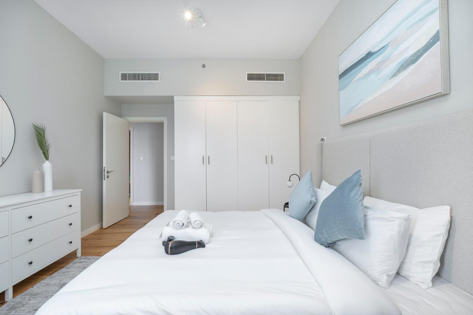 Cool 2 Bedroom Flat With Stunning Marina Views Dubai