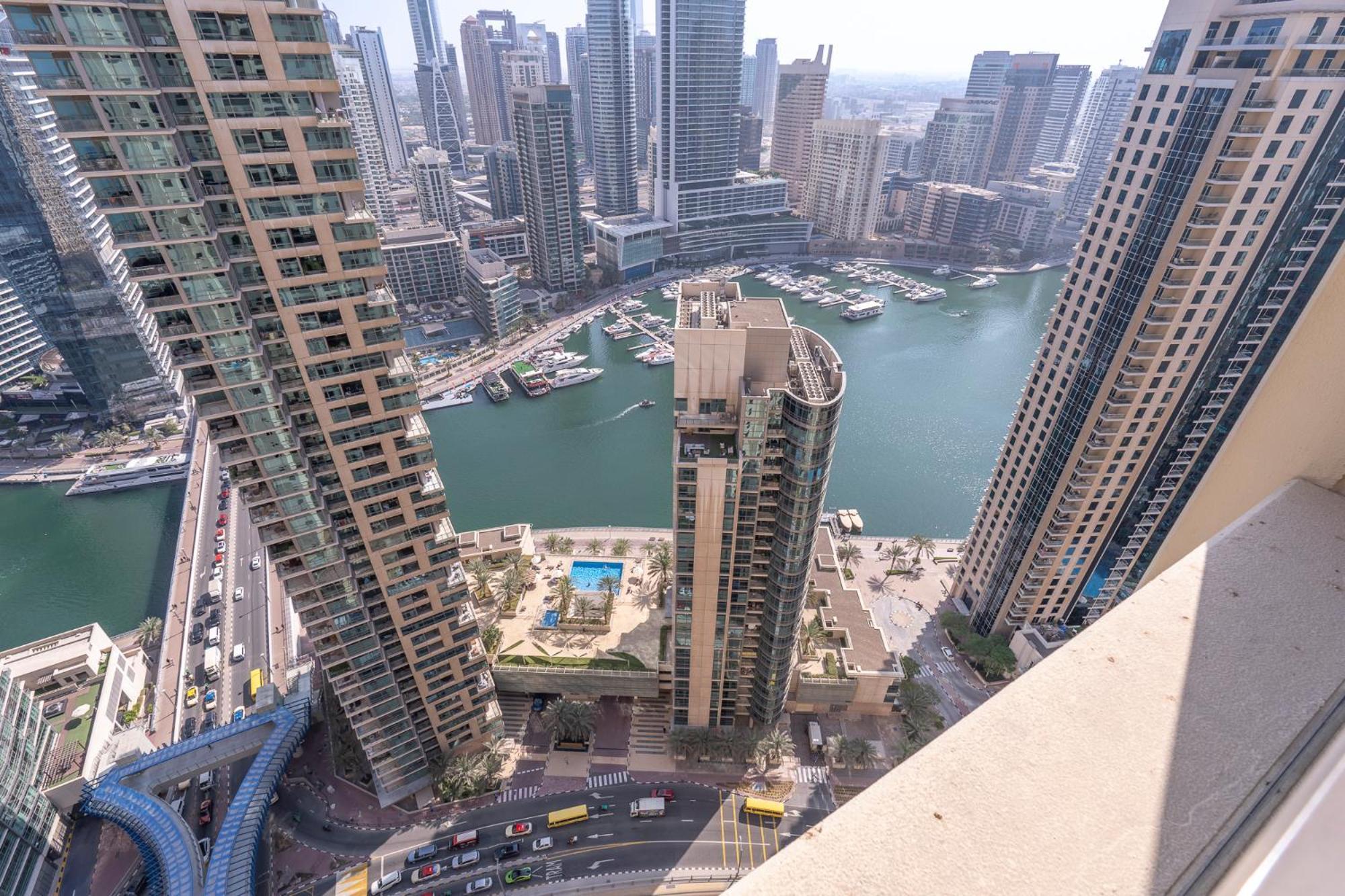 Cool 2 Bedroom Flat With Stunning Marina Views Apartment *