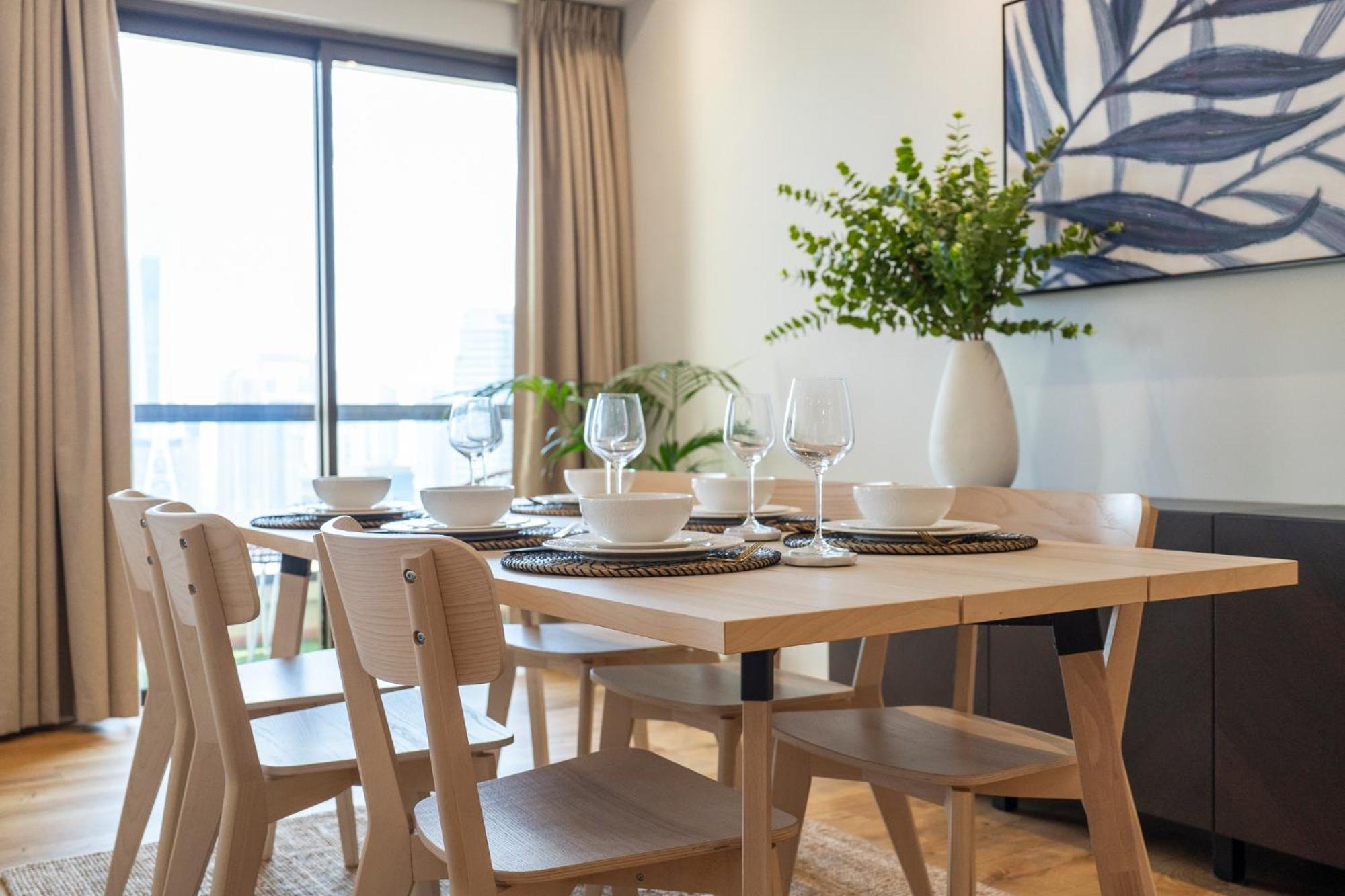 Cool 2 Bedroom Flat With Stunning Marina Views Apartment