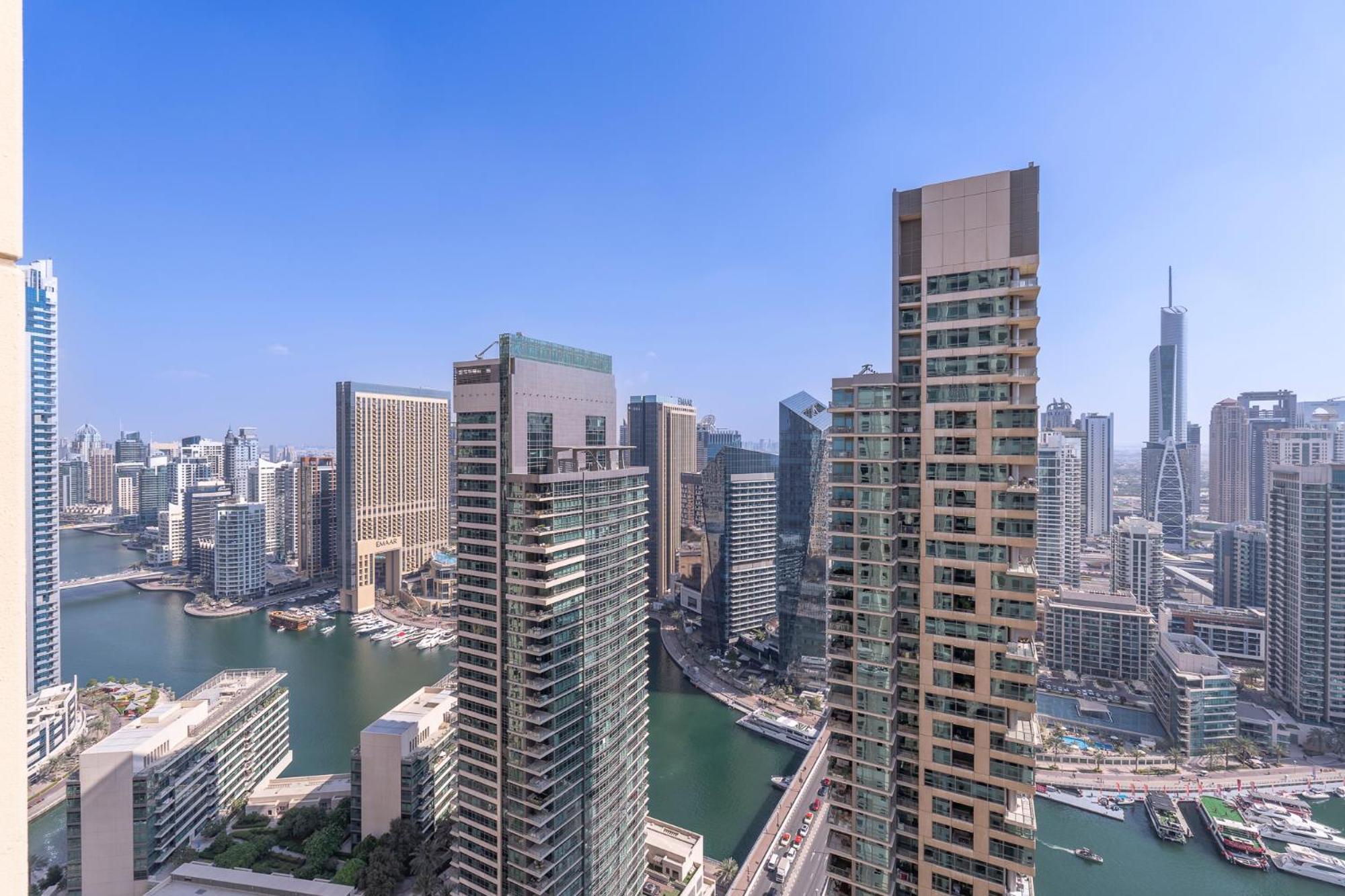 Cool 2 Bedroom Flat With Stunning Marina Views