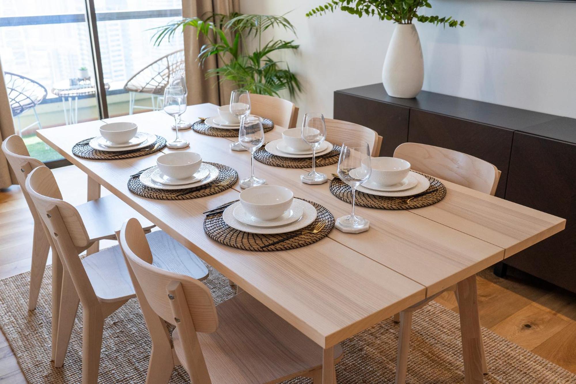 Cool 2 Bedroom Flat With Stunning Marina Views Apartment