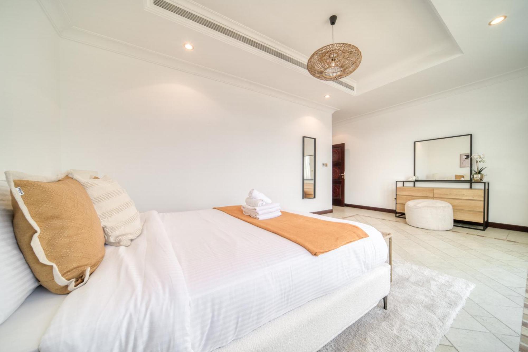 Villa Frond D, Front Villa, Palm Jumeirah - Mint *