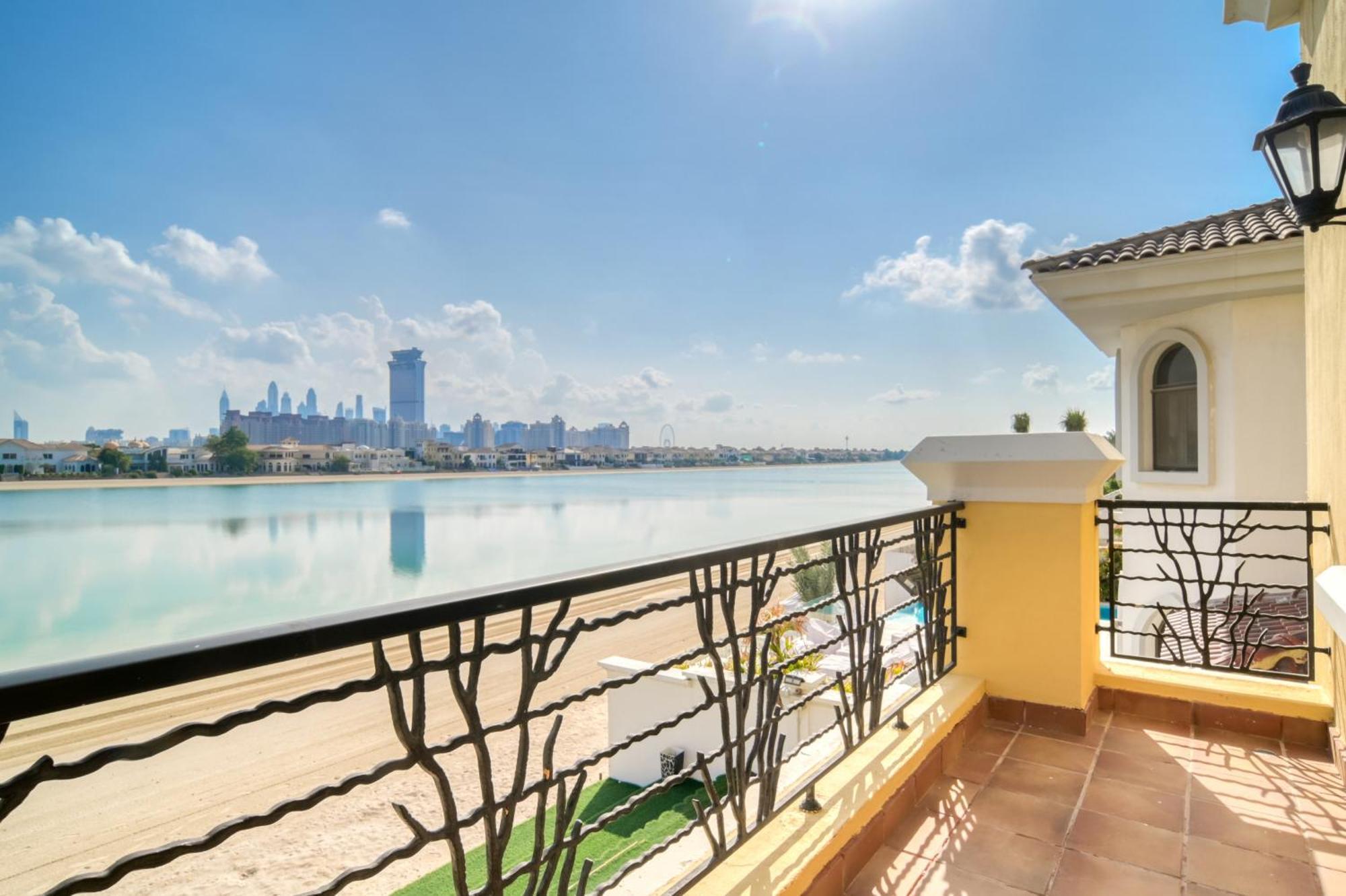 Frond D, Front Villa, Palm Jumeirah - Mint *