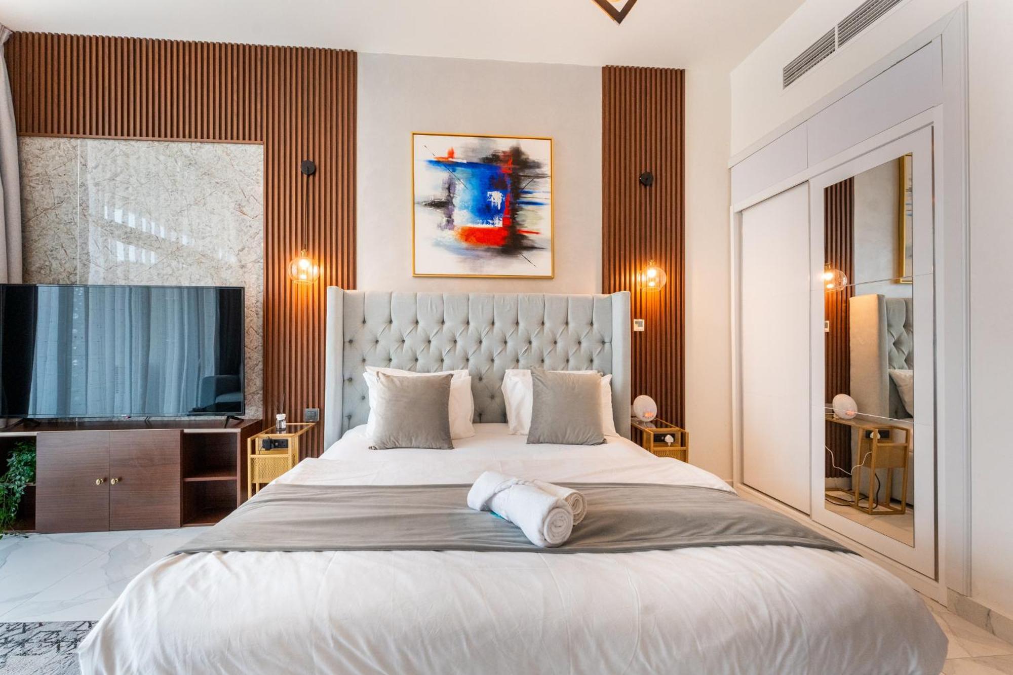 In Millennium Binghatti By Pk Holidays * Dubai