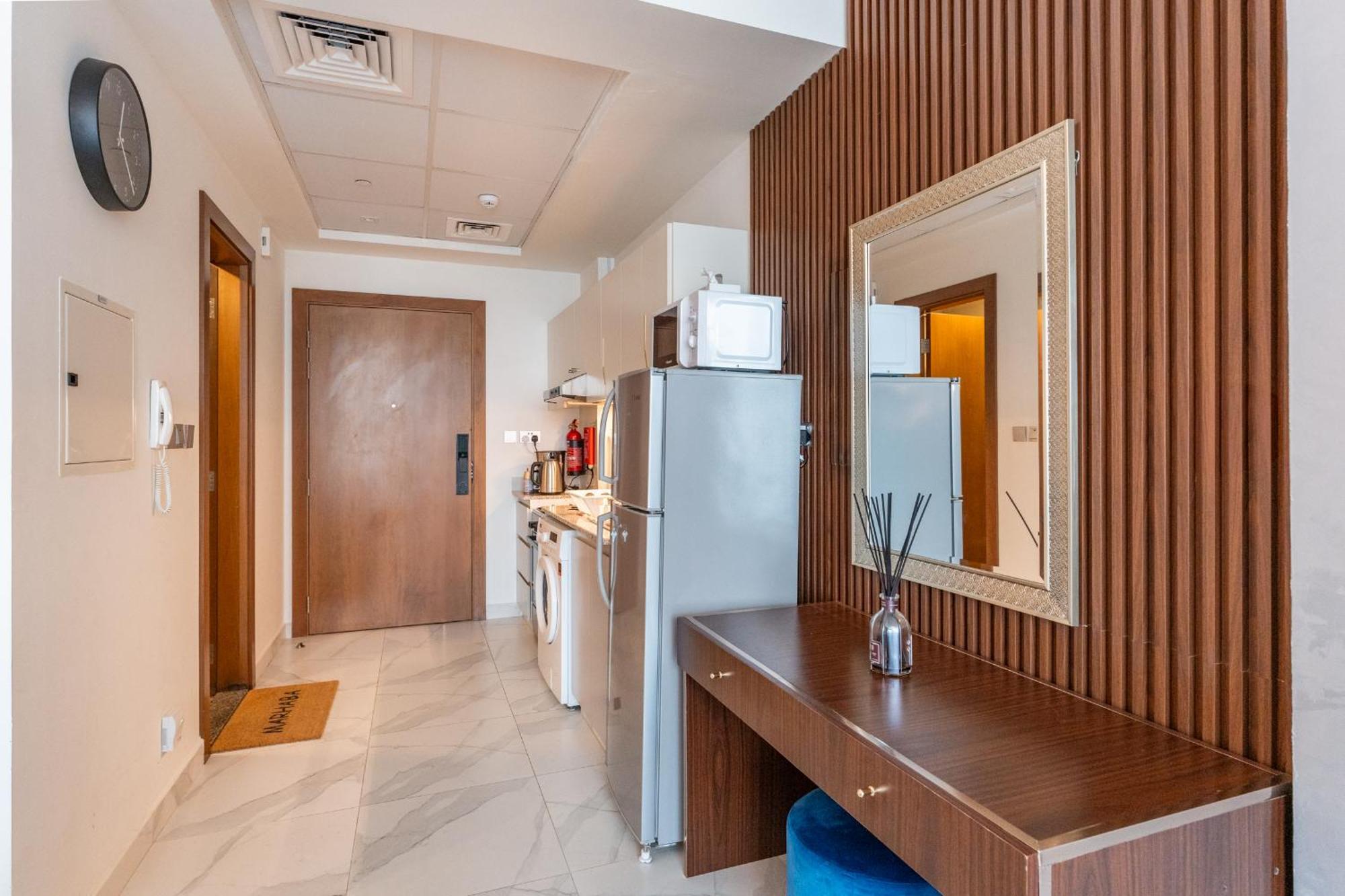 In Millennium Binghatti By Pk Holidays Apartment
