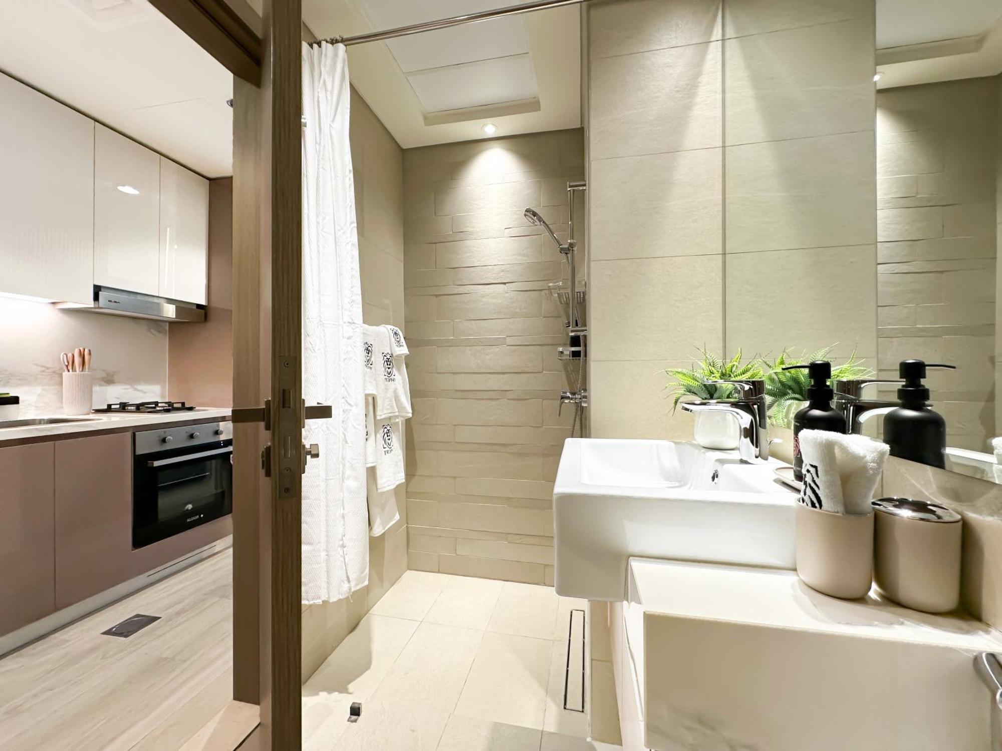 Trophy Modern Marvel Cozy With Smart Features In Azizi Riviera Apartment