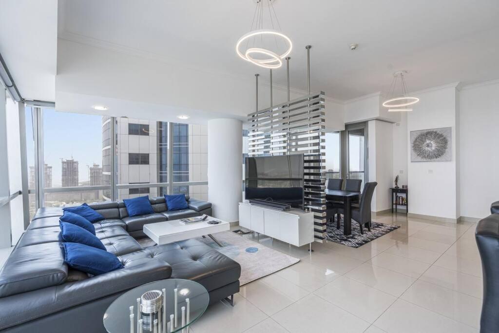 Luxury Ocean Heights Views, Marina, 4 Bds * Dubai