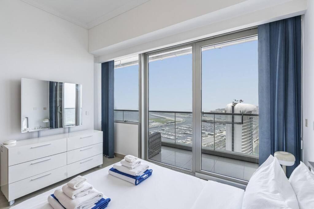 Luxury Ocean Heights Views, Marina, 4 Bds Apartment