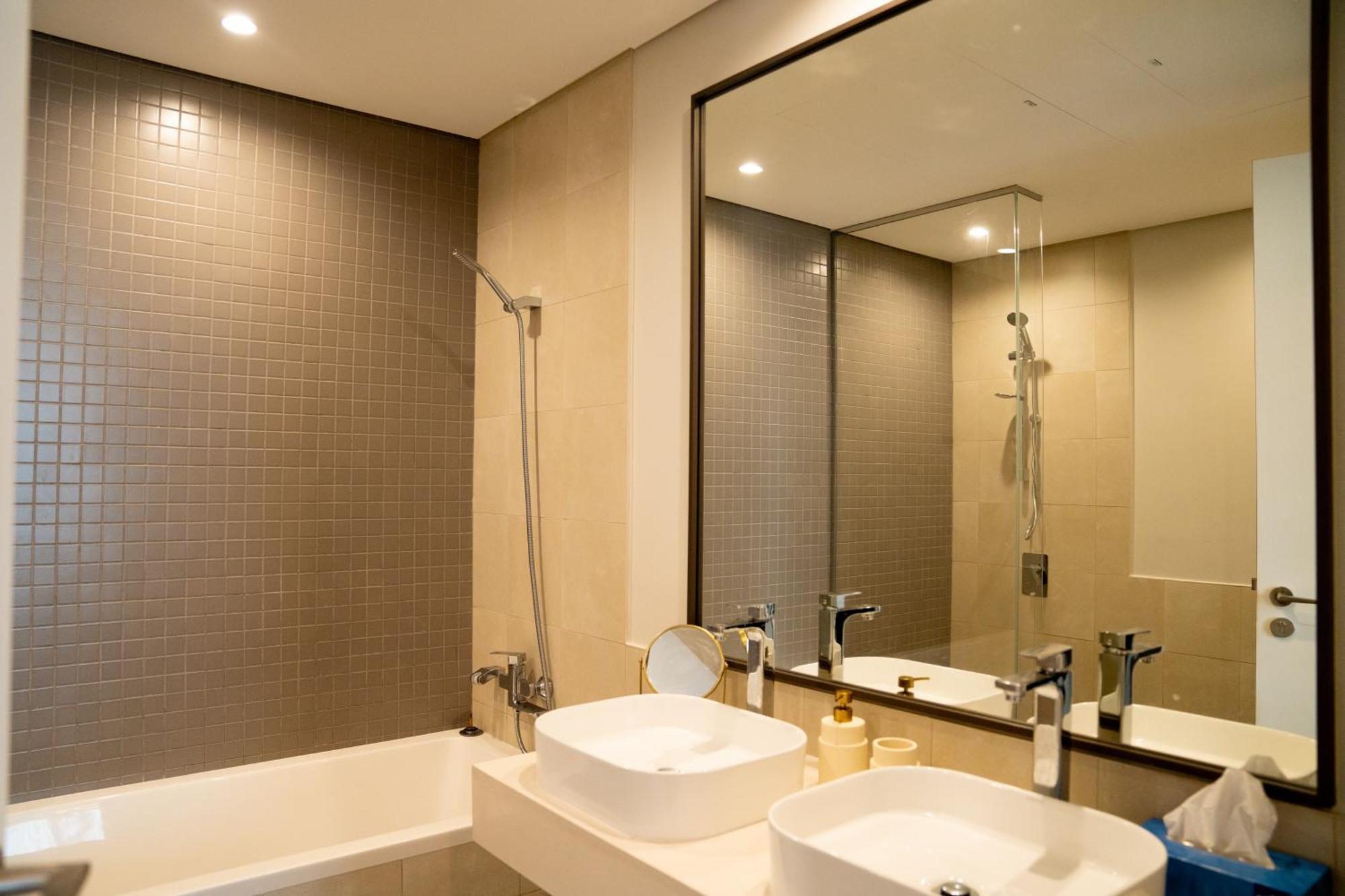One Residences, East Tower- Luxury 360 Live Apartment *