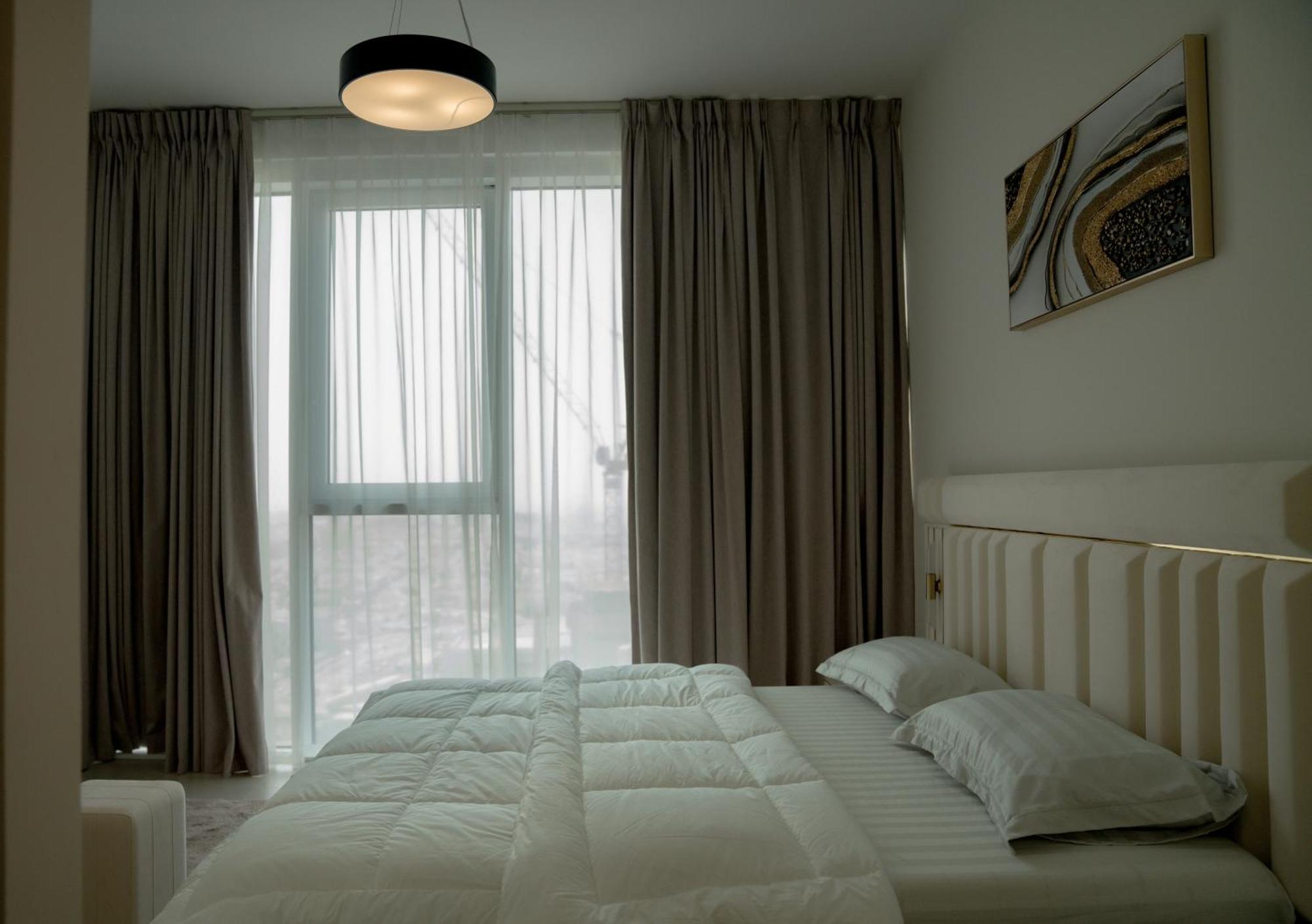 One Residences, East Tower- Luxury 360 Live Apartment *