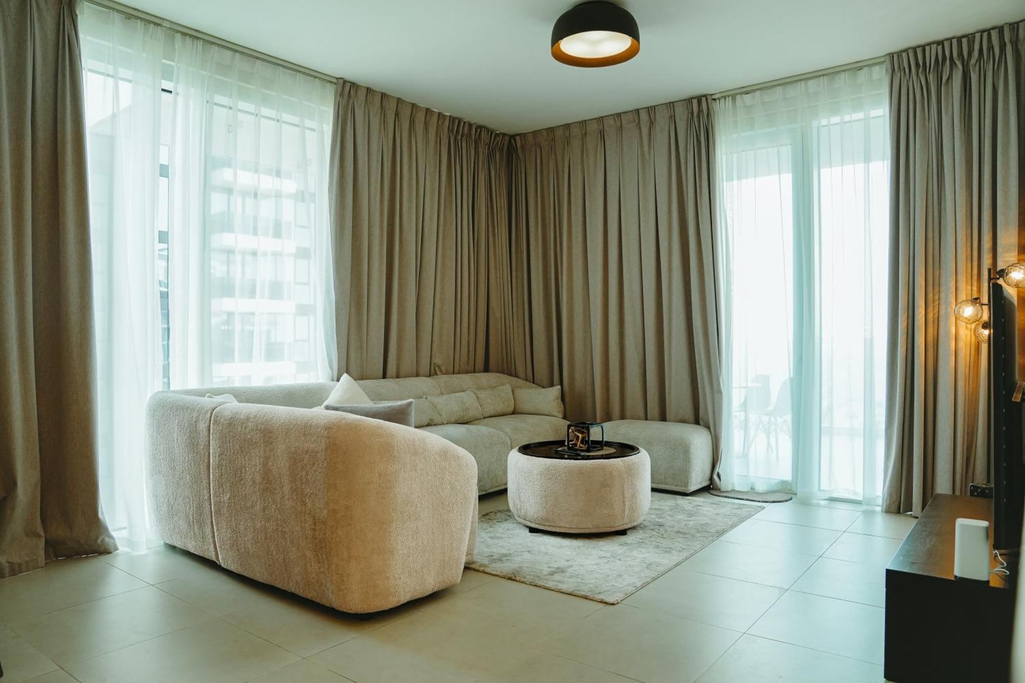 One Residences, East Tower- Luxury 360 Live Apartment