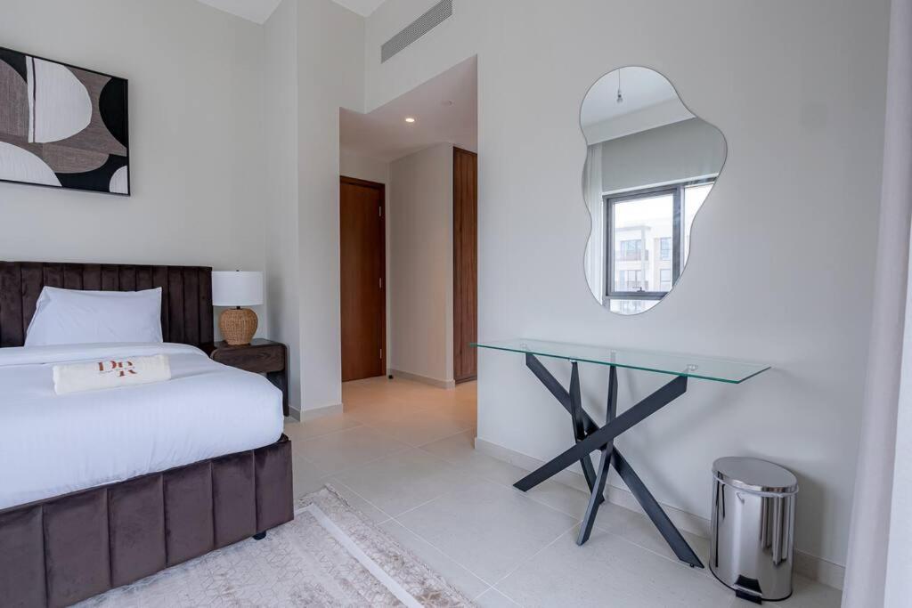 Apartment Stylish 2 Bedroom At Vida Residence, Creek Dubai