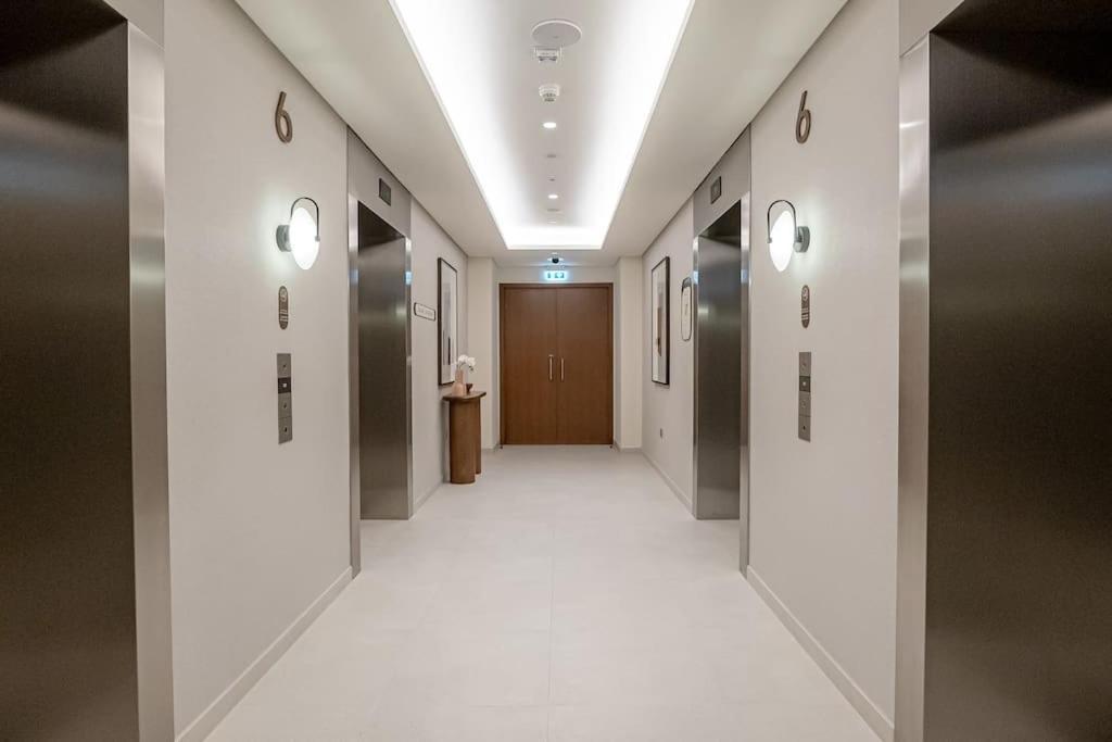 Apartment Stylish 2 Bedroom At Vida Residence, Creek Dubai