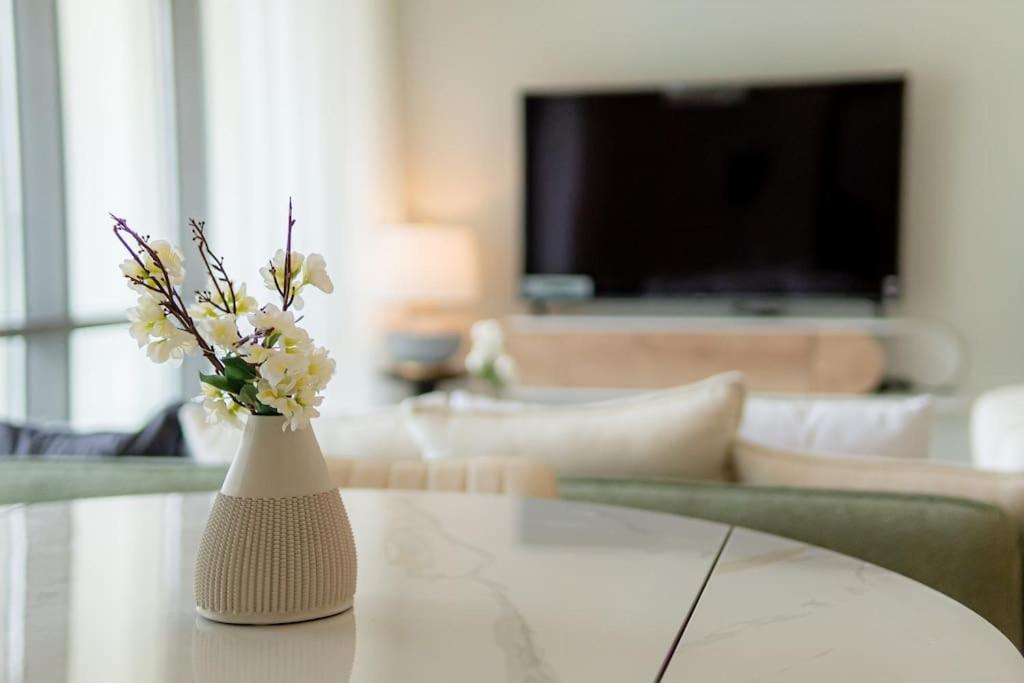 Stylish 2 Bedroom At Vida Residence, Creek Apartment Dubai
