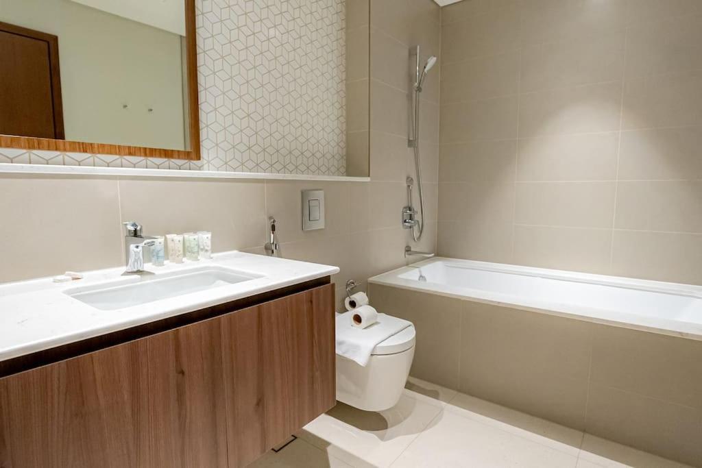 Stylish 2 Bedroom At Vida Residence, Creek * Dubai