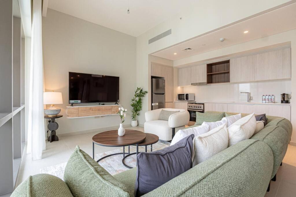 Stylish 2 Bedroom At Vida Residence, Creek Apartment Dubai