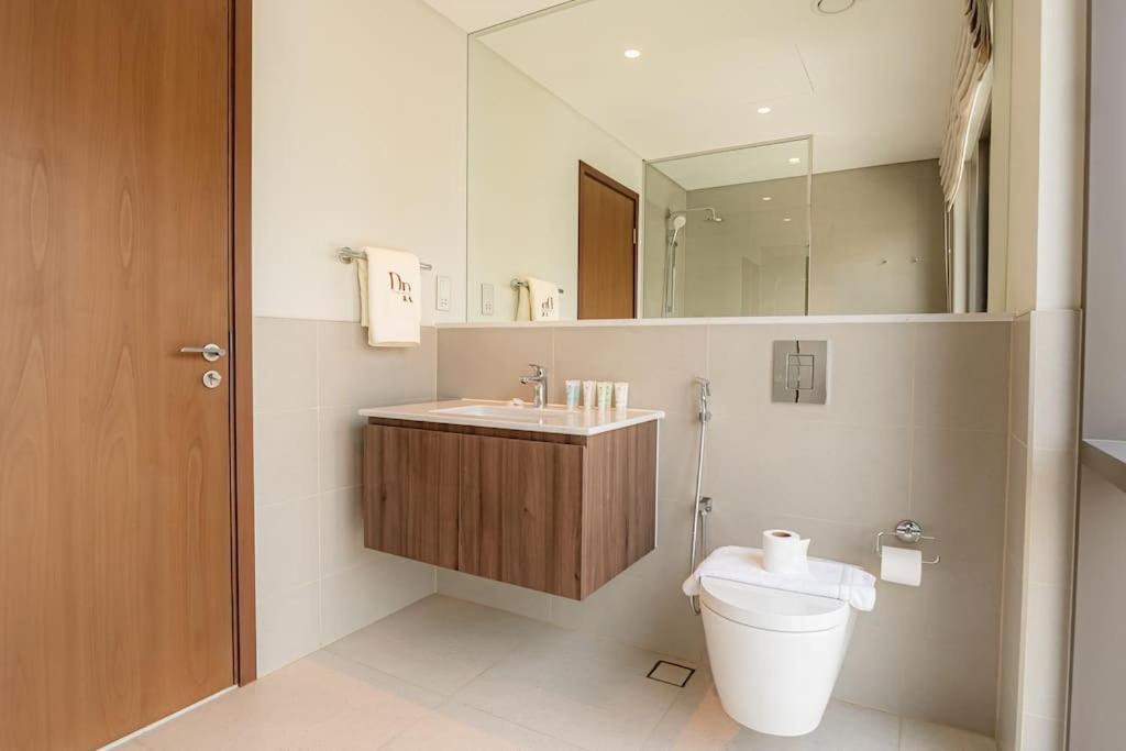 Stylish 2 Bedroom At Vida Residence, Creek Apartment Dubai